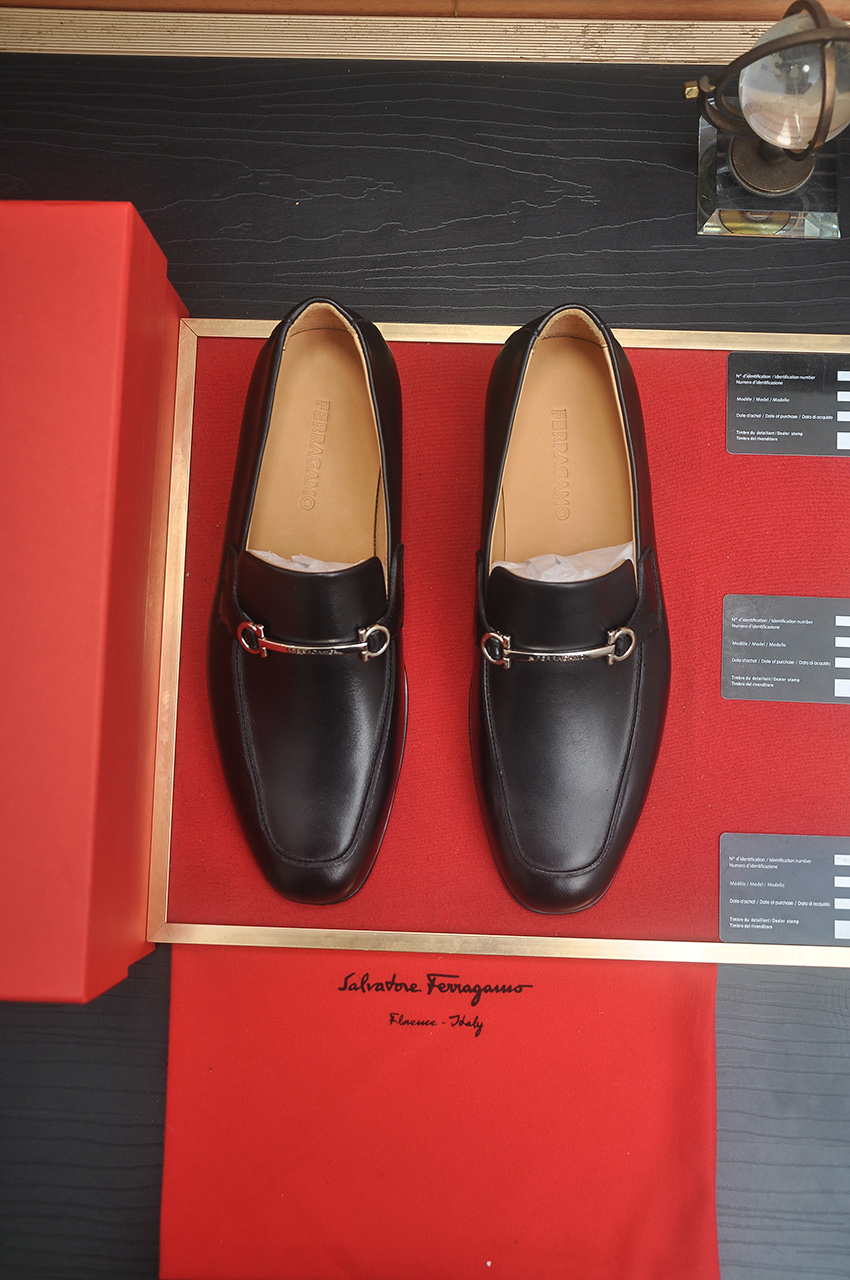 Salvatore Ferragamo Men's Leather Loafers with Metal Buckle 2 i1742234178053 4173 0 0
