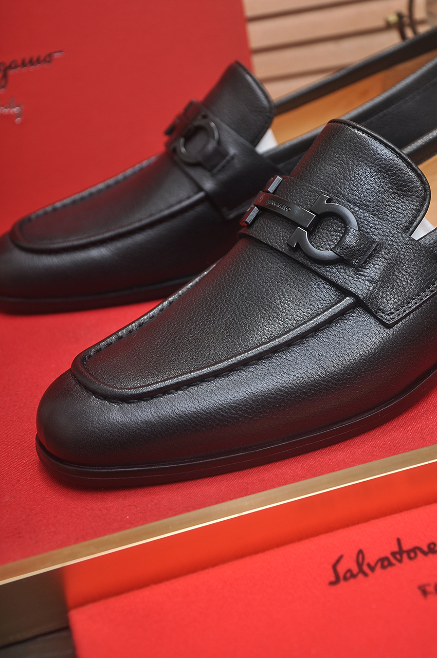 Ferragamo Men's Leather Loafers with Metal Buckle - Classic Style 9 i1742234255772 1246 0 7