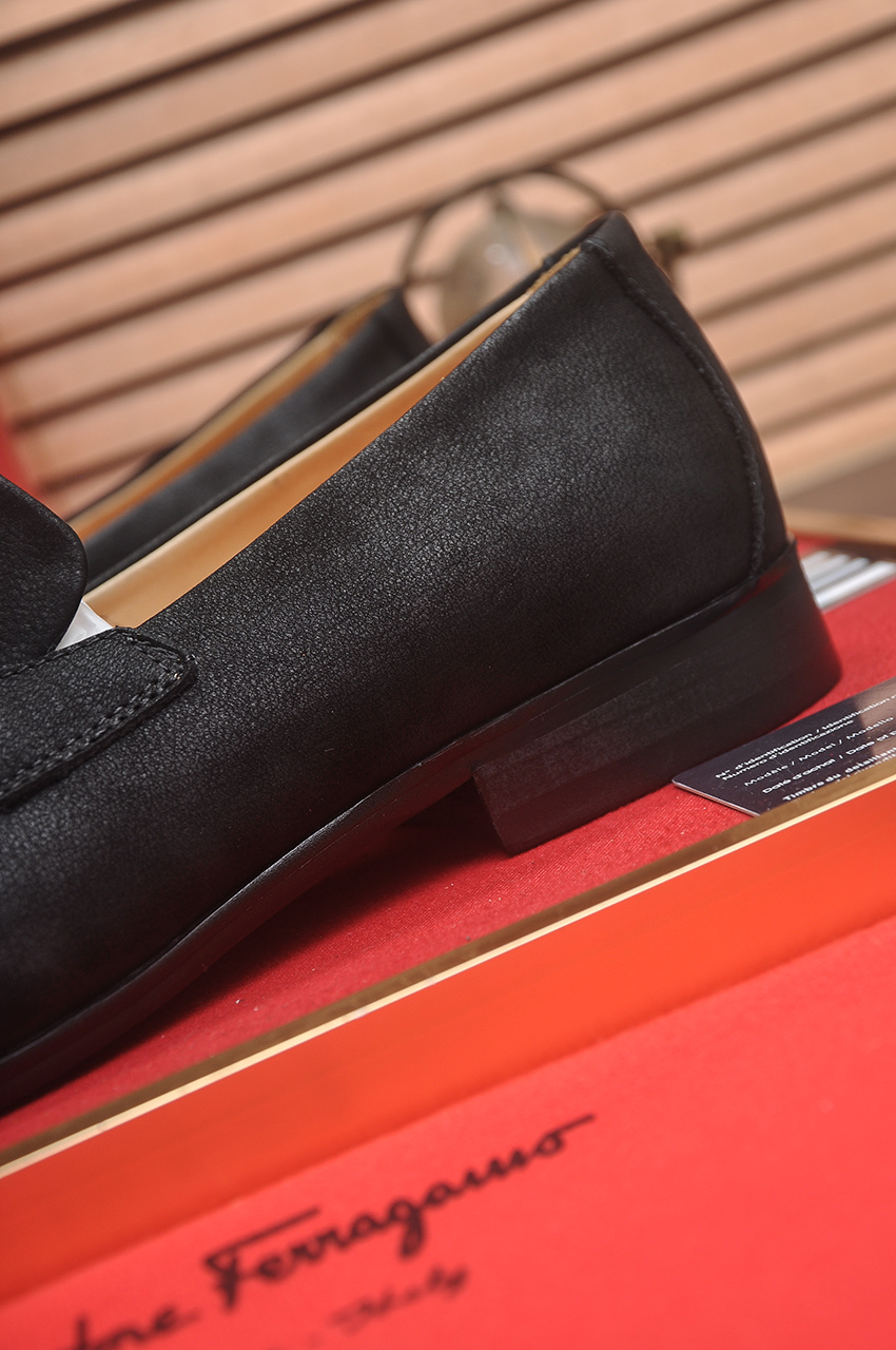 Ferragamo Men's Leather Loafers with Metal Buckle - Dress Shoes 10 i1742234292029 1063 0 8