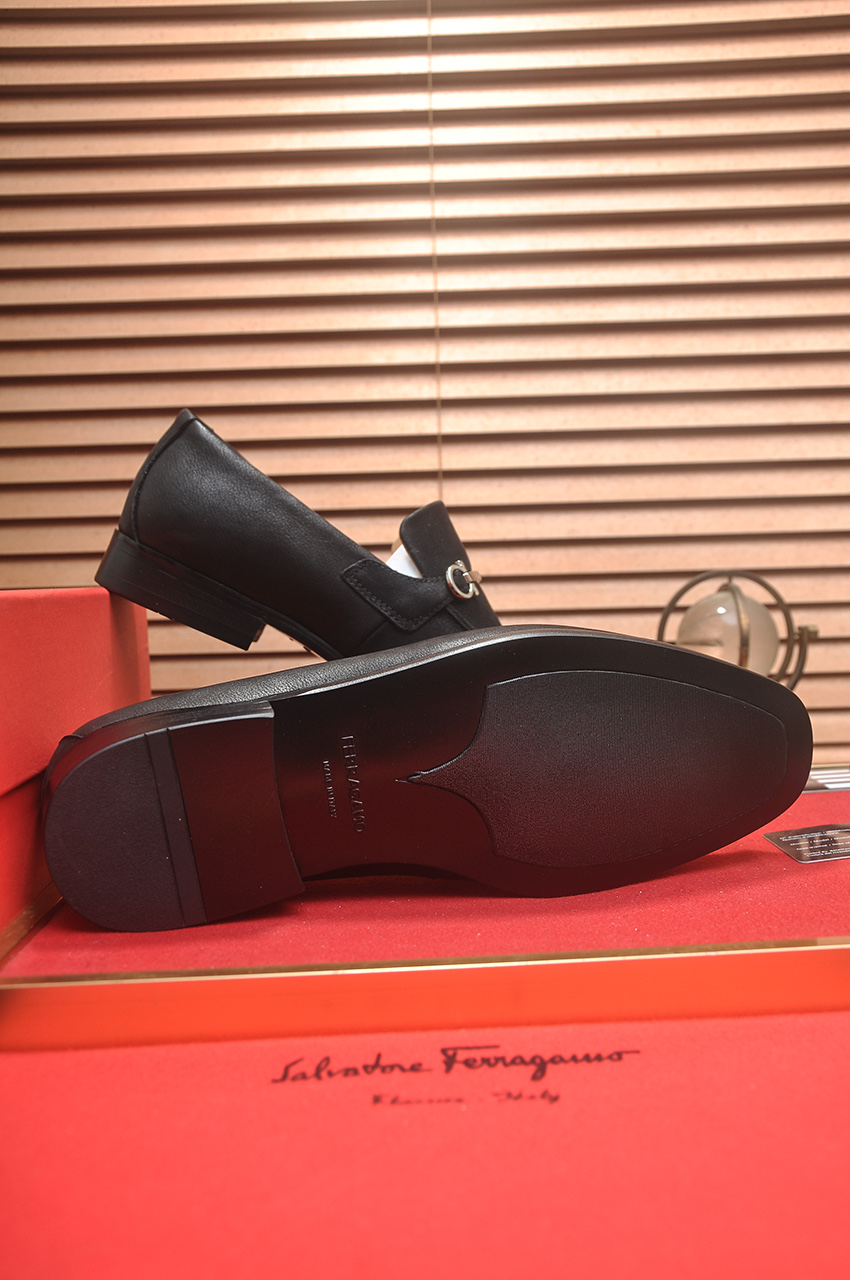 Ferragamo Men's Leather Loafers with Metal Buckle - Dress Shoes 8 i1742234292045 228 0 6