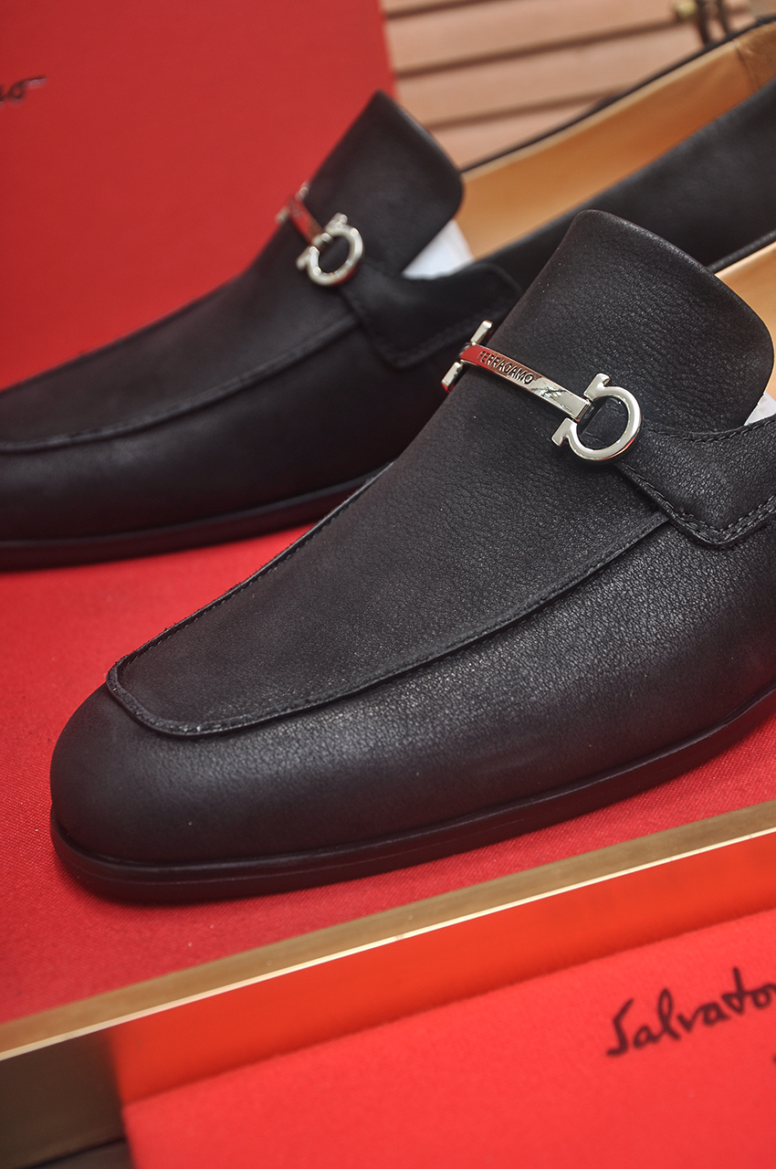 Ferragamo Men's Leather Loafers with Metal Buckle - Dress Shoes 9 i1742234292060 5371 0 7