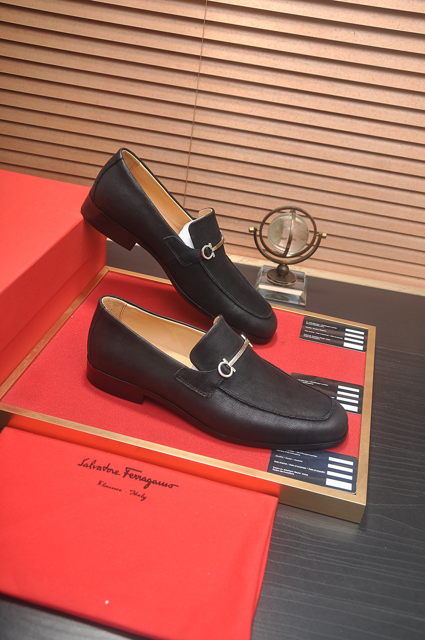 Ferragamo Men's Leather Loafers with Metal Buckle - Dress Shoes 7 i1742234292085 1385 0 5