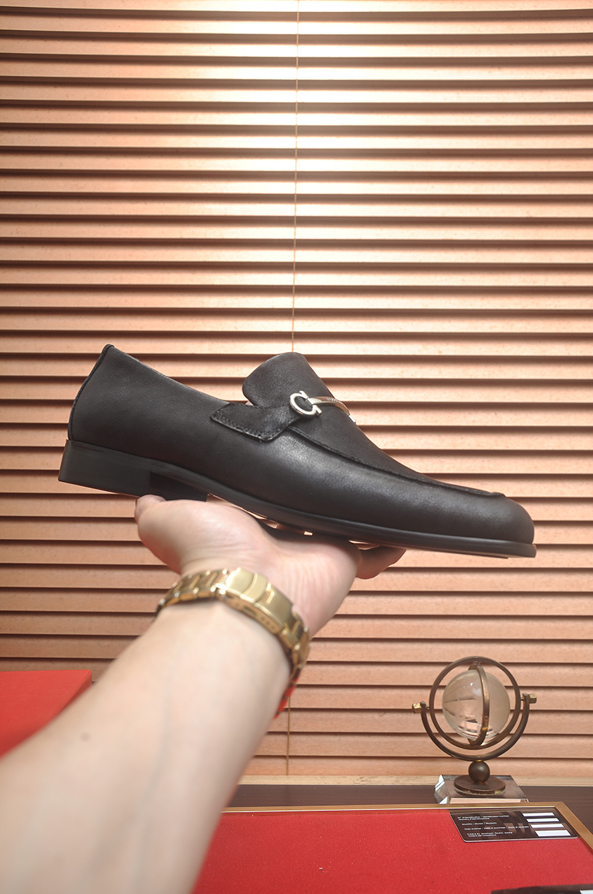 Ferragamo Men's Leather Loafers with Metal Buckle - Dress Shoes 5 i1742234292749 6186 0 3