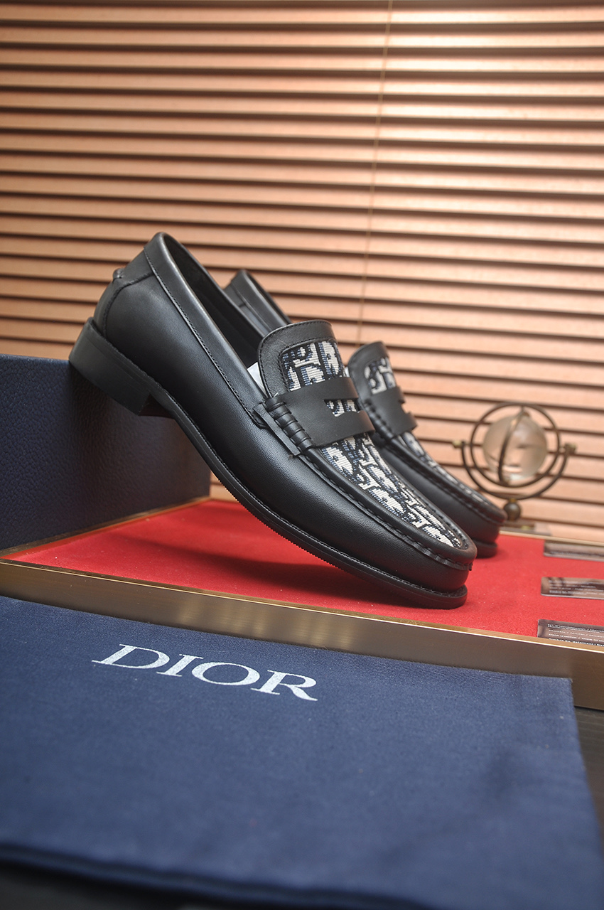 Dior Men's Loafers In Oblique Jacquard With Refined Leather 3 i1742234413644 8131 0 1