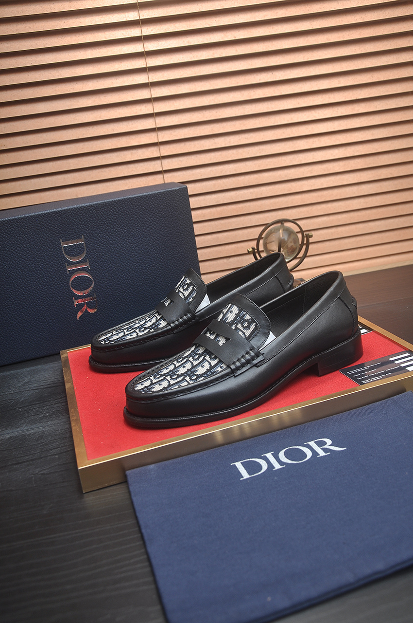 Dior Men's Loafers In Oblique Jacquard With Refined Leather 4 i1742234414347 1830 0 2