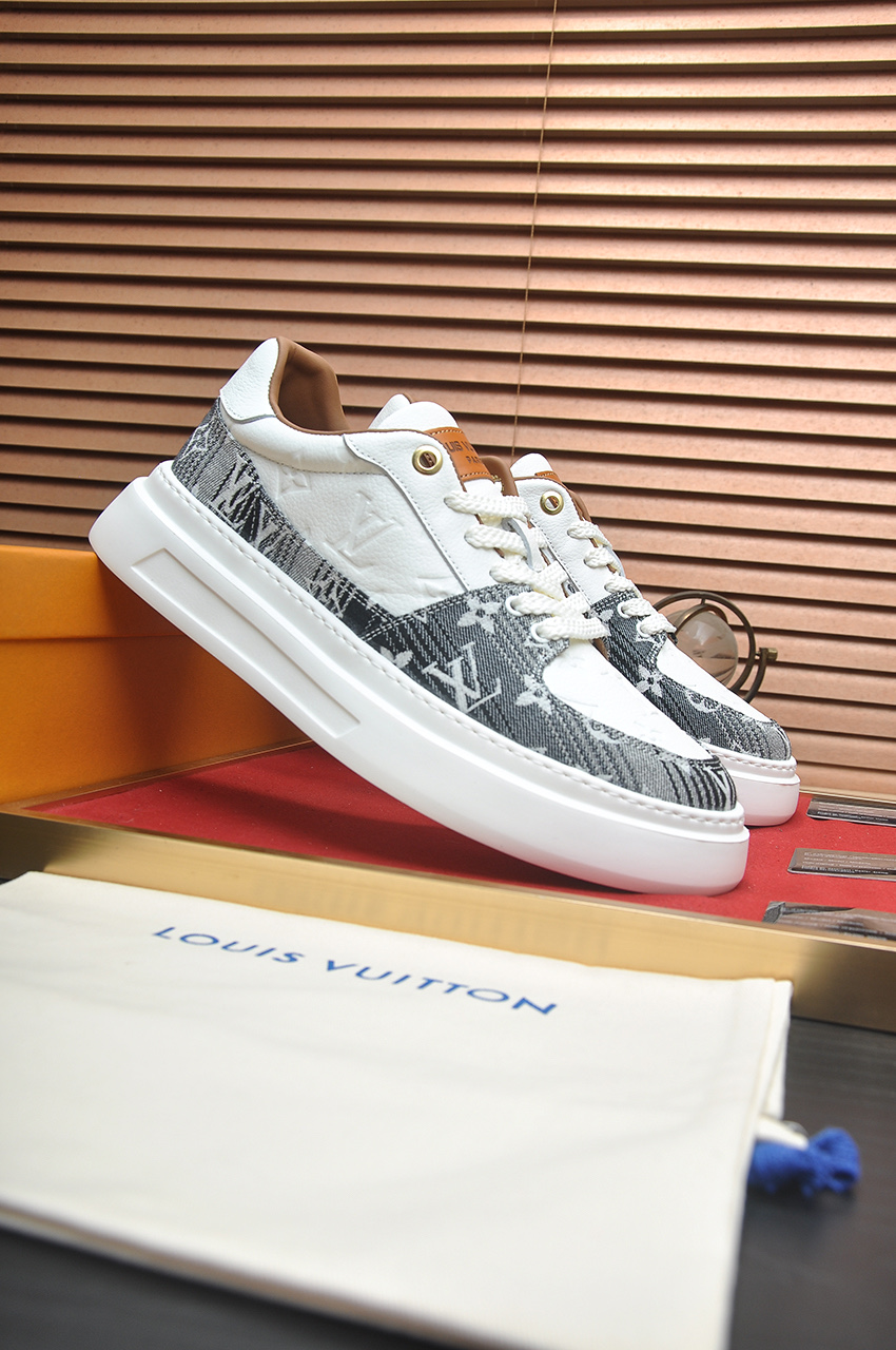Louis Vuitton Men's Monogram Canvas Low Top Sneakers, White 4 i1742927349210 5580 0 2