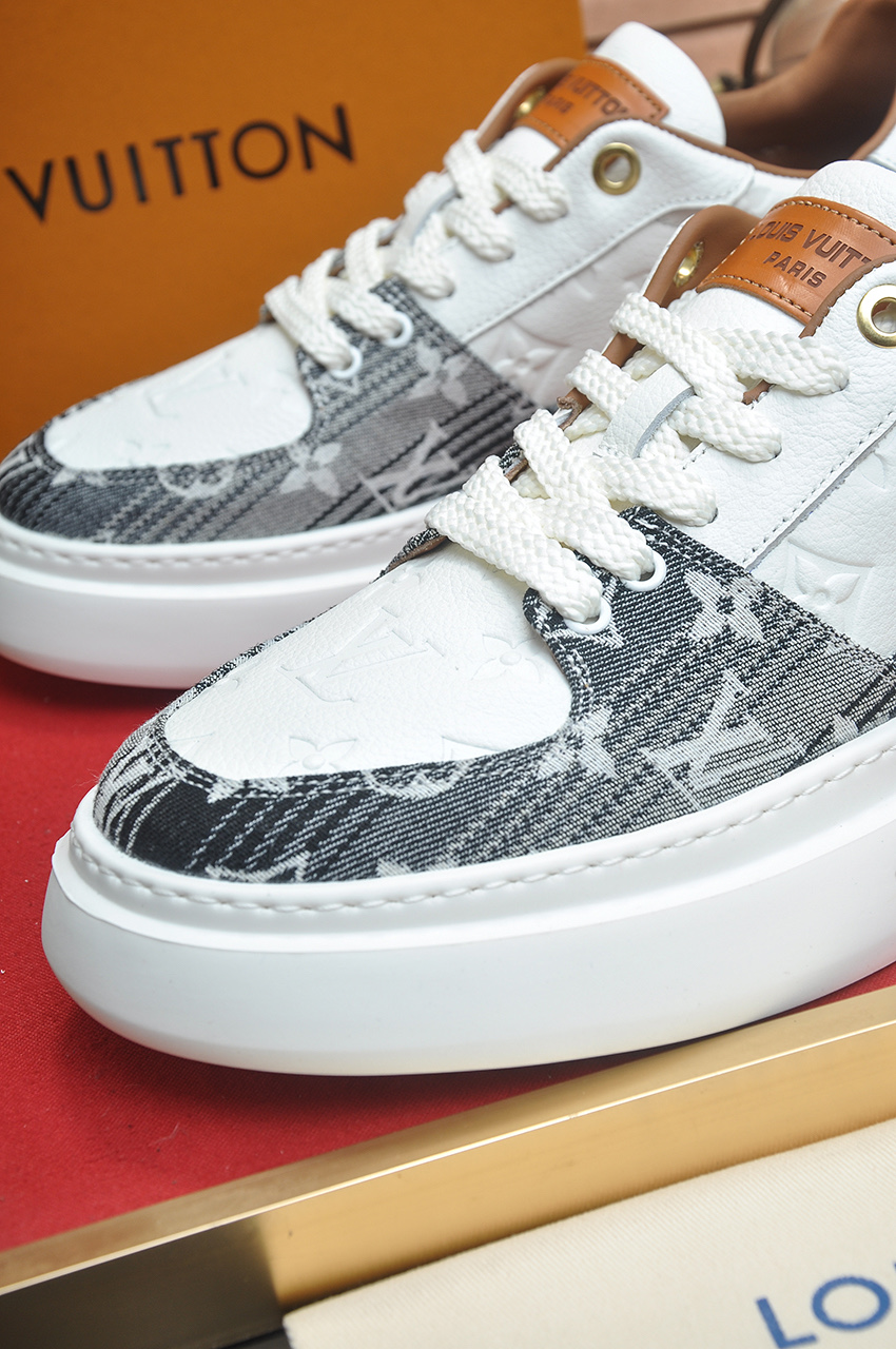 Louis Vuitton Men's Monogram Canvas Low Top Sneakers, White 9 i1742927349724 7249 0 7