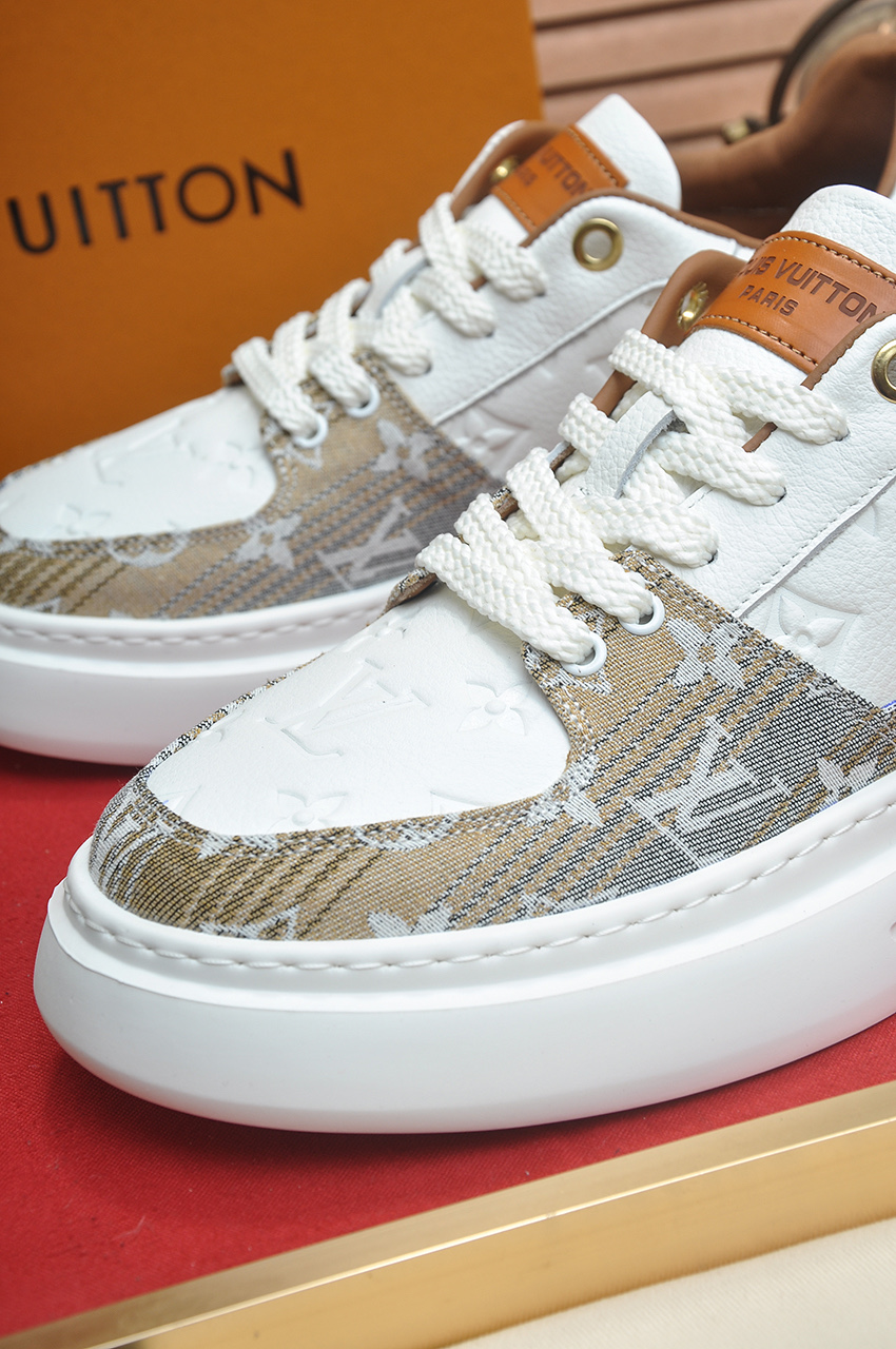 Louis Vuitton Men's Casual Sneakers White Leather Classic Style 9 i1742927363175 8172 0 7