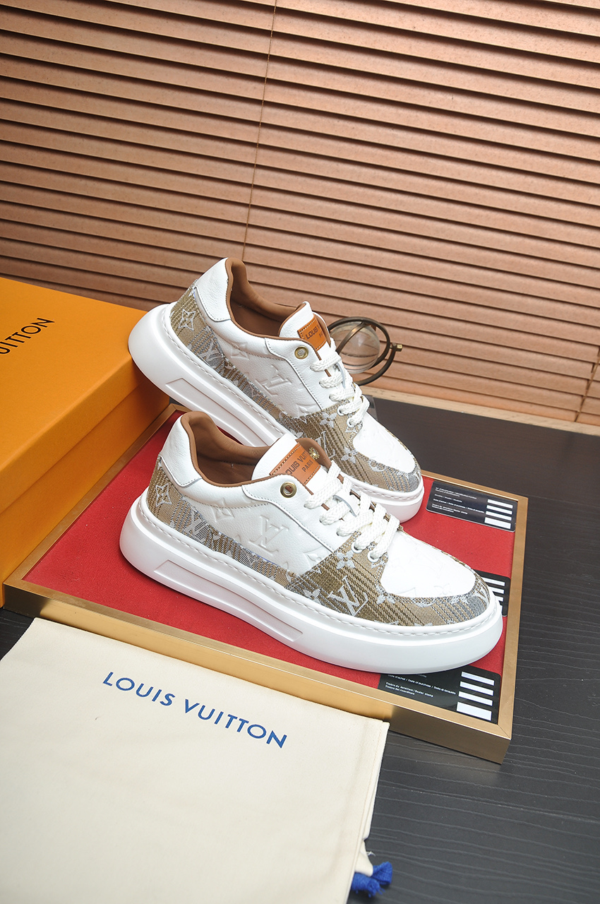 Louis Vuitton Men's Casual Sneakers White Leather Classic Style 7 i1742927363197 4334 0 5