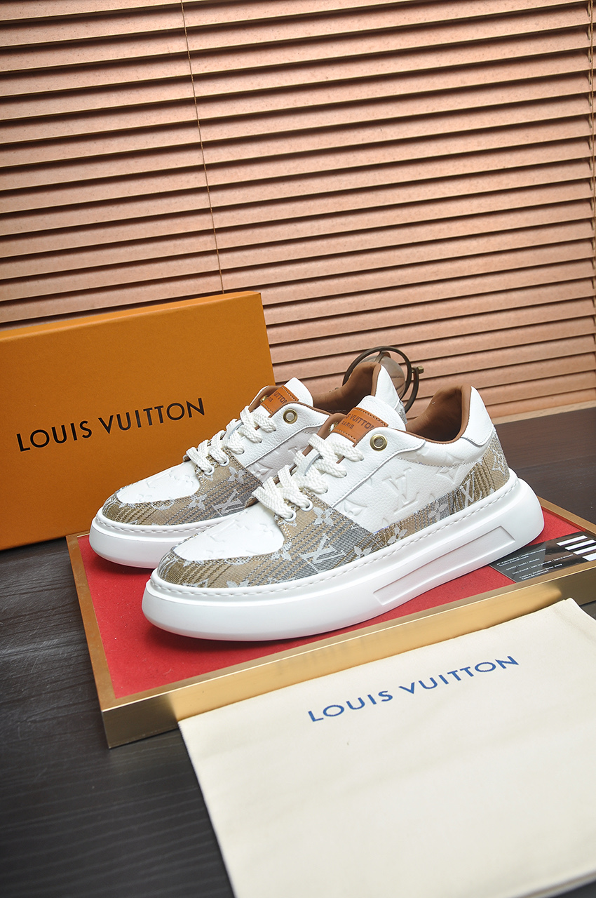 Louis Vuitton Men's Casual Sneakers White Leather Classic Style 5 i1742927363198 4293 0 3