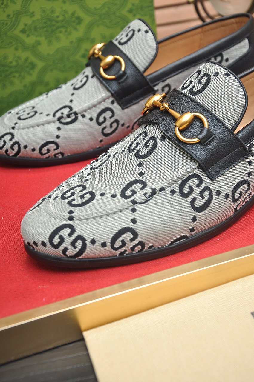 Gucci Men's GG Jacquard Leather Loafers 9 i1743270474910 1092 0 7