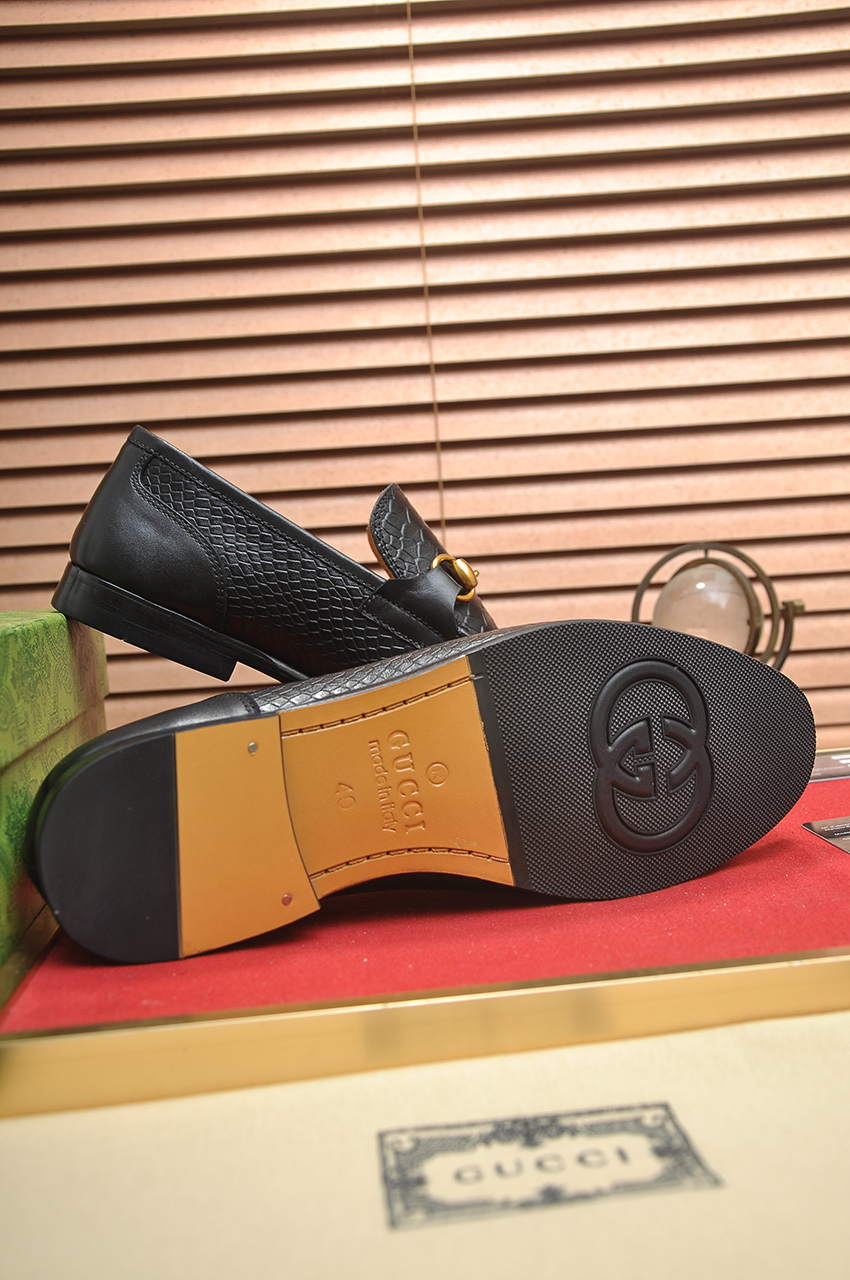 Gucci Men's Black Leather Horsebit Loafers - Classic Style & Comfort 8 i1743270503433 2795 0 6