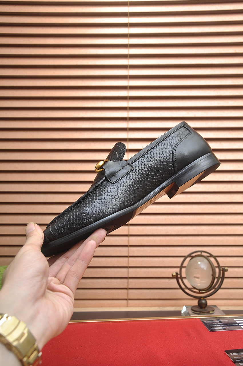 Gucci Men's Black Leather Horsebit Loafers - Classic Style & Comfort 6 i1743270503447 183 0 4