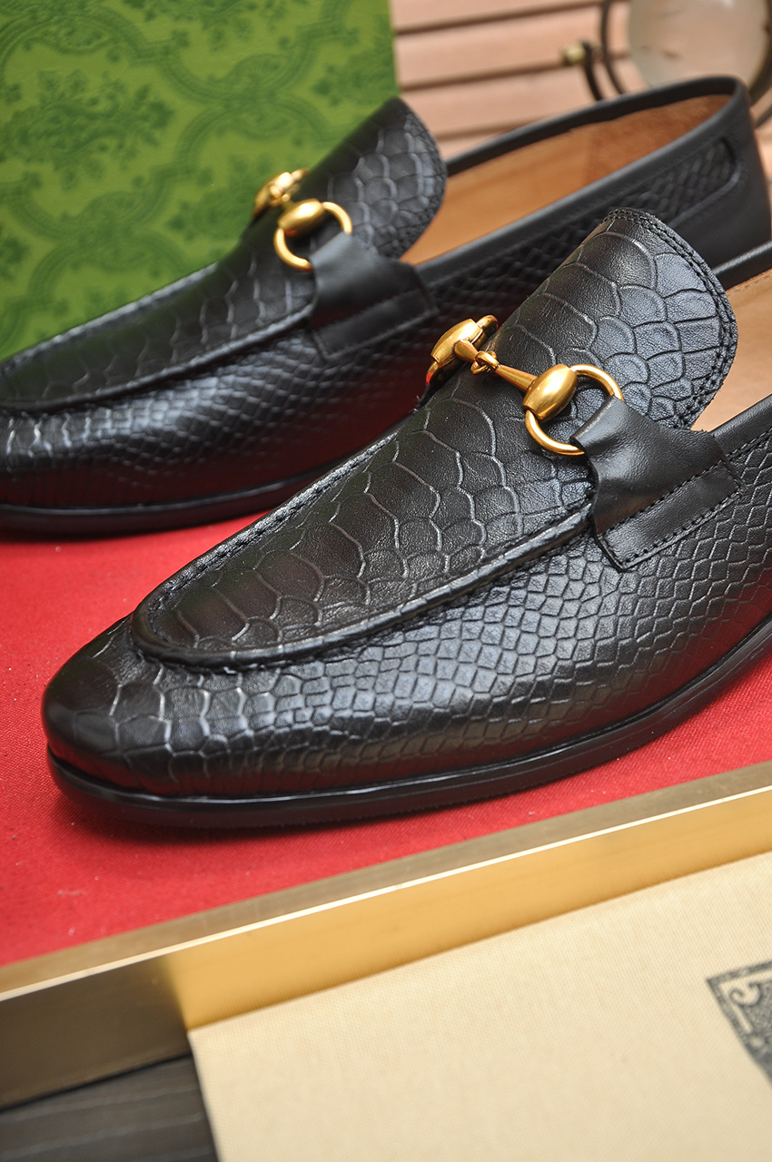 Gucci Men's Black Leather Horsebit Loafers - Classic Style & Comfort 9 i1743270503455 1744 0 7