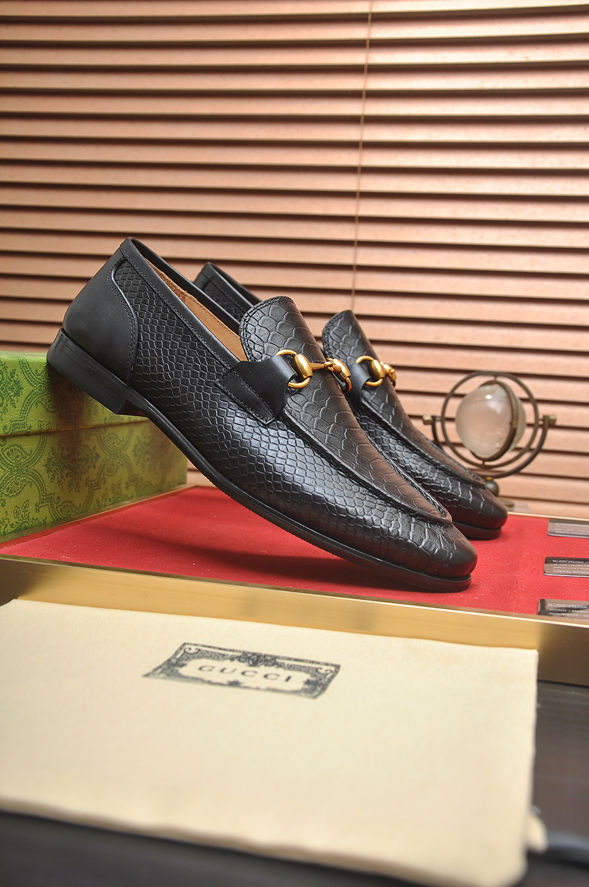 Gucci Men's Black Leather Horsebit Loafers - Classic Style & Comfort 3 i1743270503459 3704 0 1