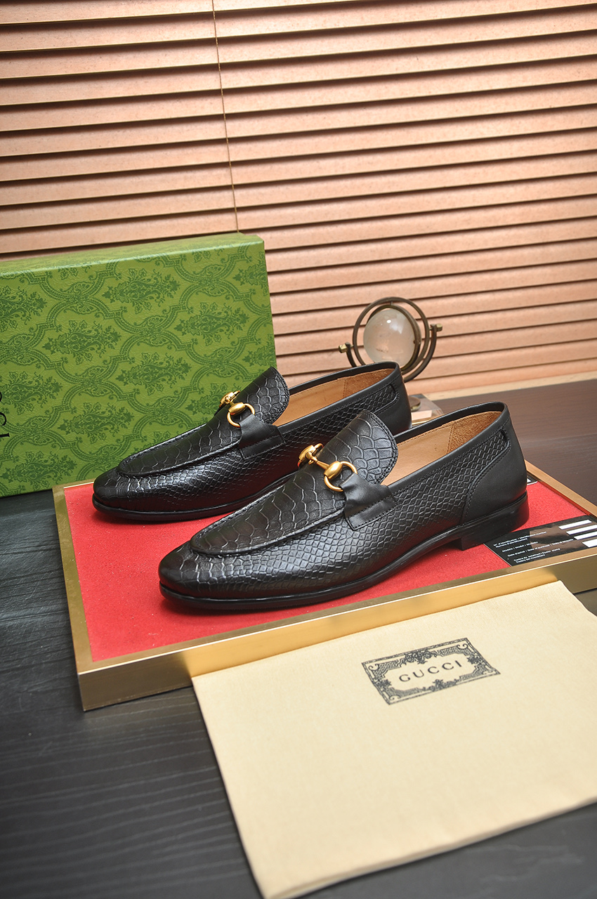 Gucci Men's Black Leather Horsebit Loafers - Classic Style & Comfort 4 i1743270503849 7793 0 2