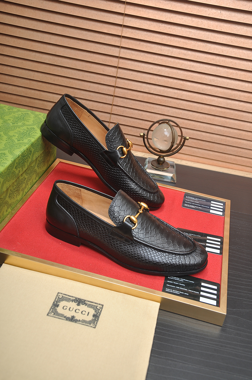 Gucci Men's Black Leather Horsebit Loafers - Classic Style & Comfort 7 i1743270503858 2435 0 5