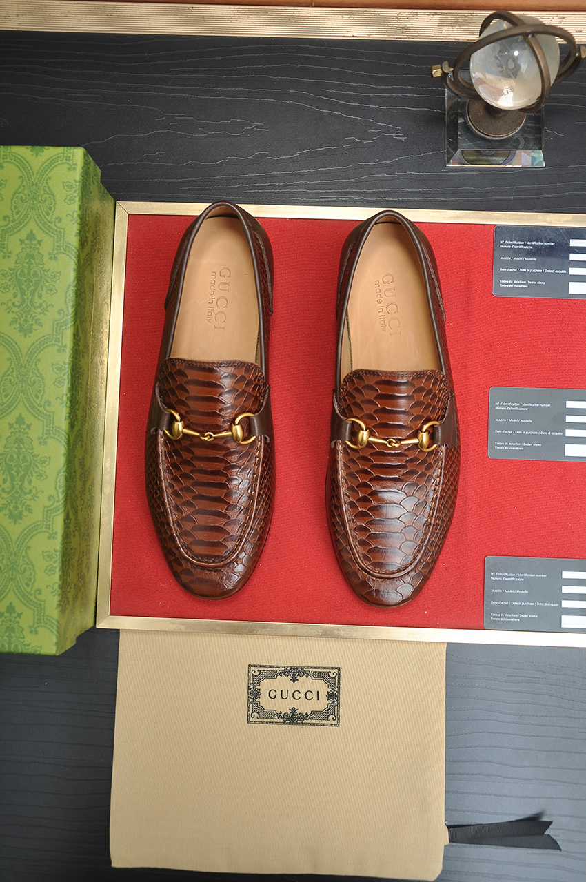 NO:275382,Brand GUCCI (Gucci) Standard code men's code 38/44 (45 can be customized) Grade official website same original single quality Material original cowhide water dyed cowhide inner original rubber outsole Style category Men's fashionable casual leather shoes Prestige big brand luxury elements top luxury Color real picture, gucci, cowhide19860909品牌GUCCI（古奇） 标准码男码38/44（45可以定做） 等级官网同款 原单品质 材料原版牛皮 水染牛皮内里 原版橡胶大底 款式类别男士时尚休闲皮鞋 尊贵的大牌奢侈品元素顶级奢华 颜色实物图,,gucci,cowhide,Men's shoes