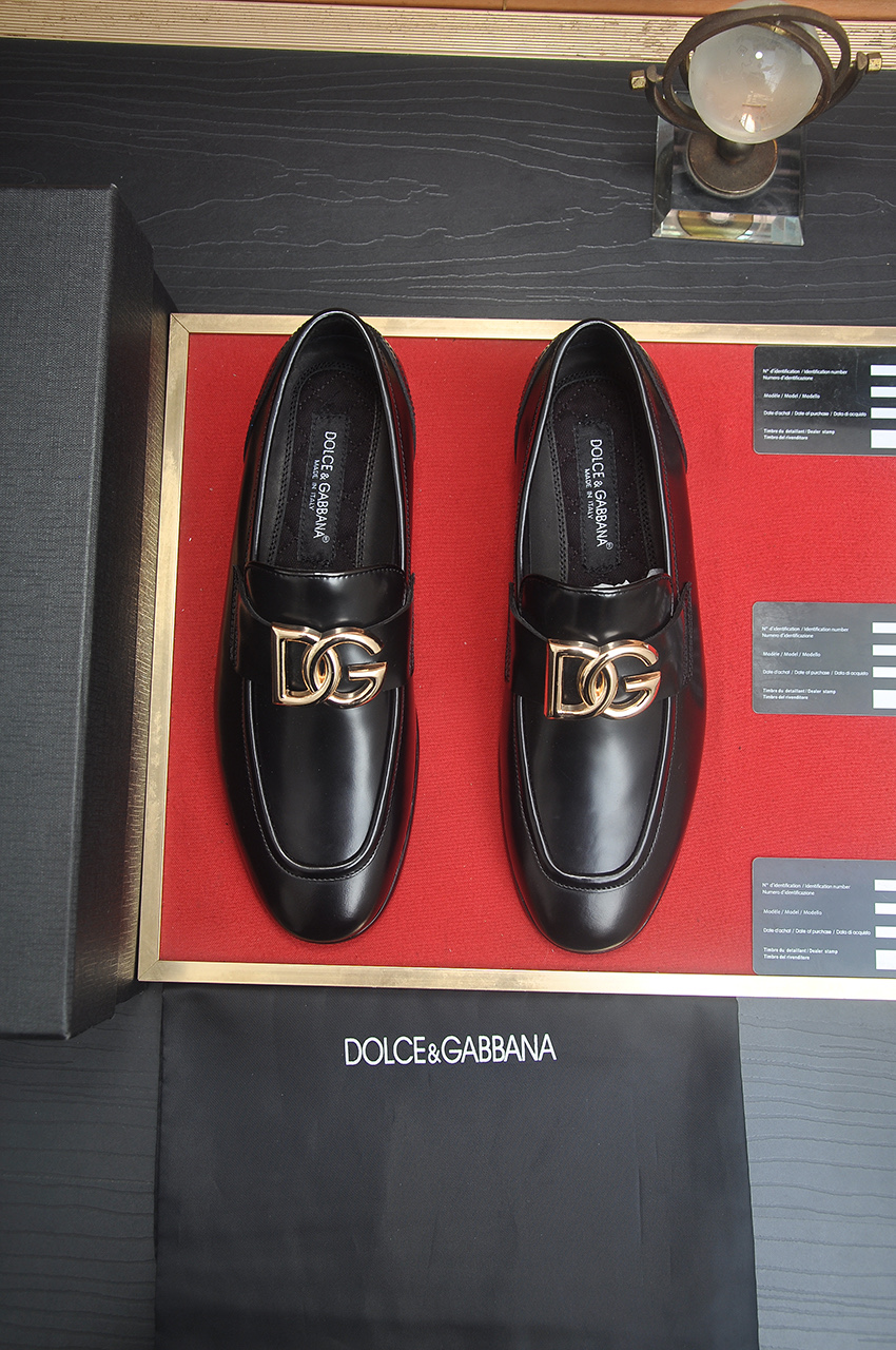 NO:279368,DG's new leather shoes counters are available simultaneously for uppers imported from Italy, imported cowhide, imported cowhide lining, imported accessories, completely 1 to 1 replica, original sole, original sole special supply of original sole, exclusive movable molding sole is super comfortable, original order goods, high quality, can enter and exit the counter at will, welcome to compare sizes: 38-45,, Dolce & Gabbana, cowhide19860909DG顶级男士新款皮鞋专柜同步发售鞋面意大利进口牛皮面,全进口牛皮内里,进口配件,完全1比1复刻,鞋底原厂特供原版底,独家活动成型底超级舒适,原厂跟单货,高品质,可随意进出专柜,欢迎对比码数:38-45,,Dolce&Gabbana,cowhide,Men's shoes