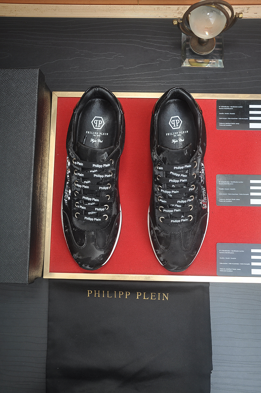 Philipp Plein Men's Black Leather Flight Club Low-Top Sneakers 1 Philipp Plein Men's Black Leather Flight Club Low-Top Sneakers