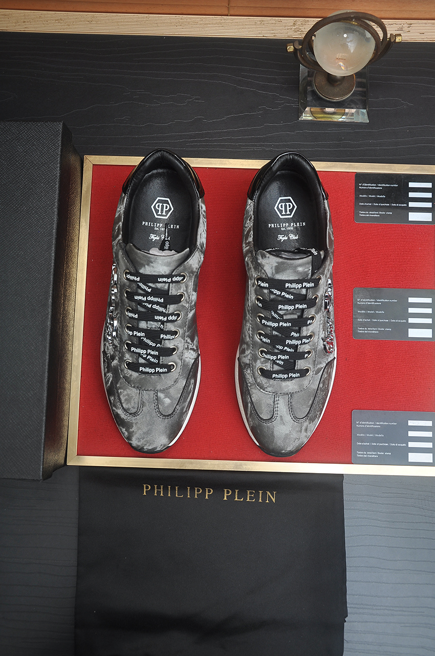 Philipp Plein Men's Calf Leather Runner Sneakers, Gray, Sizes 38-44 1 Philipp Plein Men's Calf Leather Runner Sneakers, Gray, Sizes 38-44