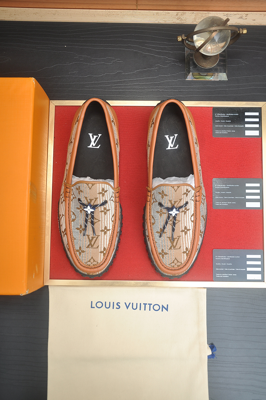 NO:279397,【LOUIS VUITTON) (Original) New LV Louis Vuitton * - Top version LV classic beanie shoes!  Use imported original single cowhide original leather with wear-resistant rubber sole spliced!  High-quality quality!  39-45 (45 custom made), louis vuitton,louis vuitton,louis vuitton,louis vuitton,cowhide19860909【LOUIS VUITTON）（原单）新款LV路易威登 *——顶级版本 LV经典豆豆鞋！选用进口原版单牛皮 原版真皮边条拼接耐磨橡胶大底！高品质精品！码数39-45(45定做),,louis vuitton,louis vuitton,louis vuitton,cowhide,Men's shoes