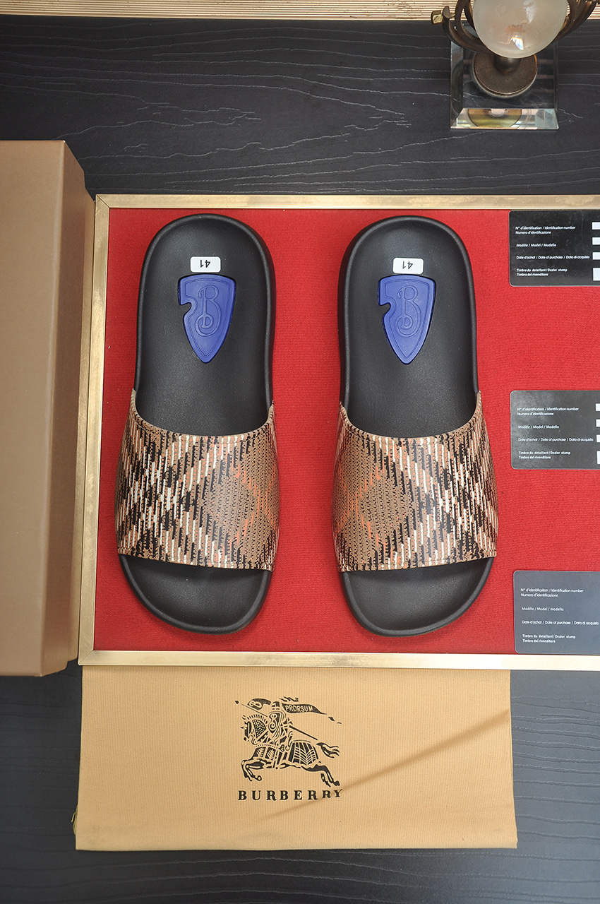 NO:279732,【burberry】Classic slippers｜Imported materials with classic plaids｜Original outsole｜Fine workmanship and comfortable wear Size38-44 (45 custom made), burberry, burberry, slippers19860909【burberry巴宝莉】经典拖鞋｜进口材料搭配经典格纹料｜原版大底｜做工精细穿着舒适 Size38-44（45定做）,,burberry,burberry,slippers,Men's shoes