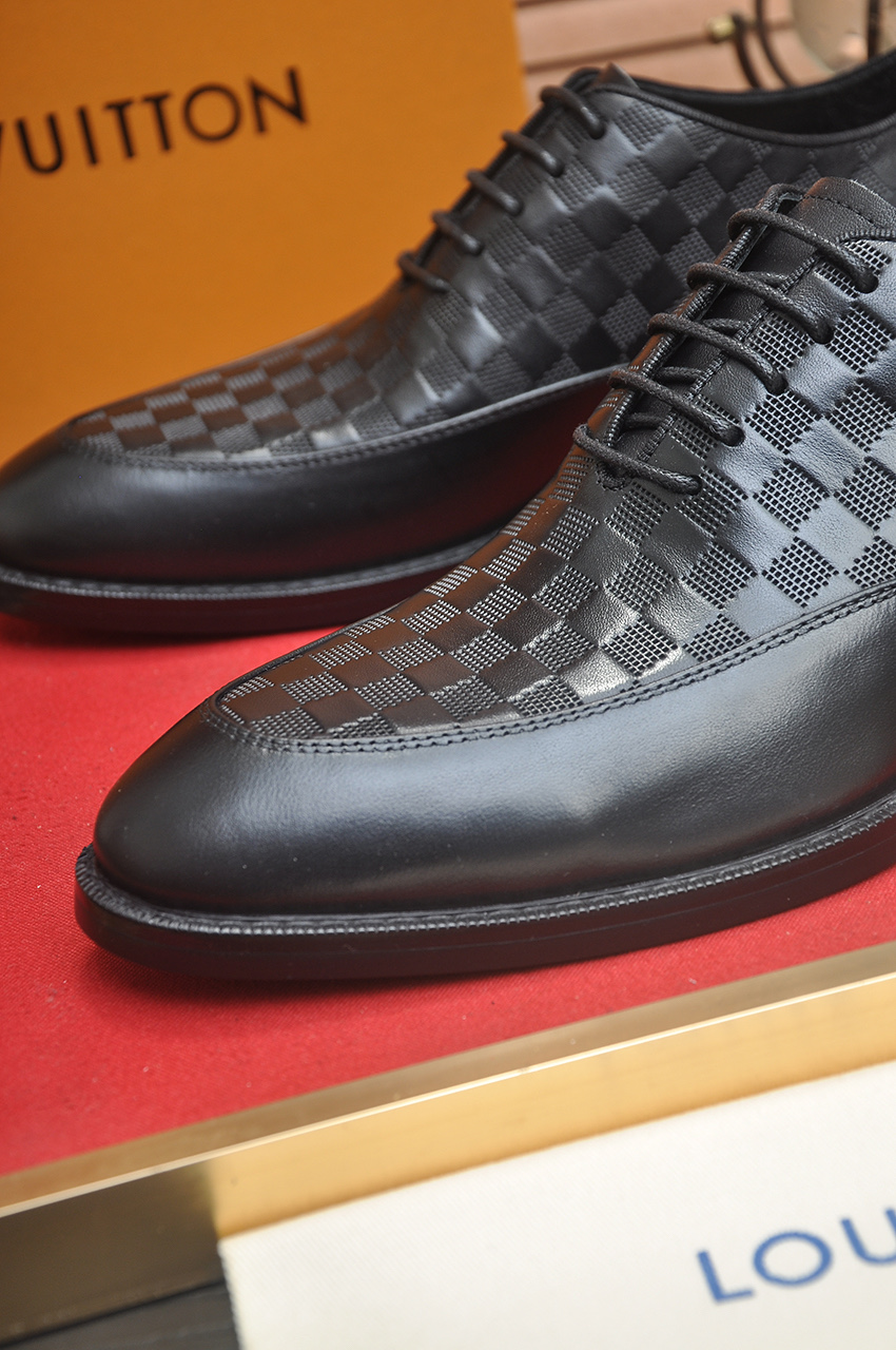 Louis Vuitton Leather Business Dress Shoes - Italian Calfskin, Rubber Sole 9 i1746465534783 438 0 7