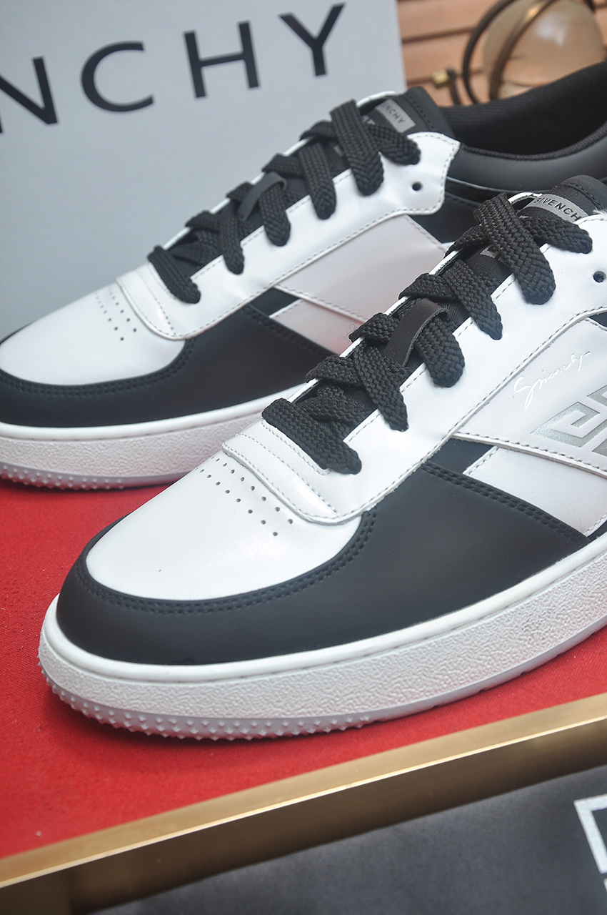 Givenchy Men's Black & White Low-Top Sneakers, Sizes 38-44. Luxurious Imported. 9 i1746983157685 1645 0 7