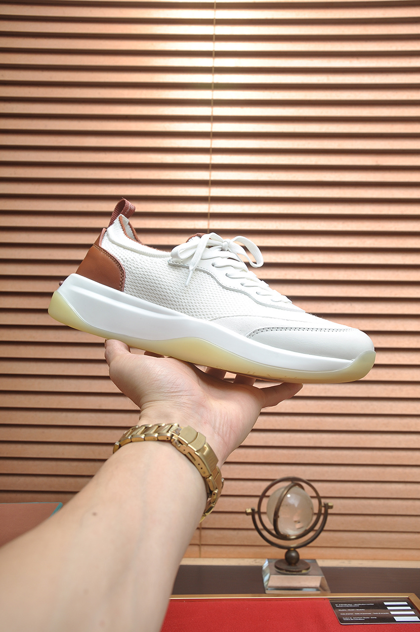 NO:284836,【】lp classic loafers, Italian treasure brand, the only brand that can match Hermes!  Only after wearing it will I know that I cannot let our feet down. The imported cashmere on the upper is a water-dyed cowhide inner cowhide footbed. Official original glass glue outsole and pendant. Exclusive original packaging (tag brand paper outer box handbag) 38-46, hermes, loro piana, loafers, cowhide19860909【】lp经典乐福鞋,意大利宝藏品牌,唯一能和爱马仕匹配的品牌！穿了才知道不能辜负我们的双脚,鞋面进口小羊绒,水染牛皮内里牛皮垫脚 官方原版玻璃胶大底、吊坠.独家原版包装（吊牌品牌纸外盒手提袋）码数38-46,,hermes,loro piana,loafers,cowhide,Men's shoes