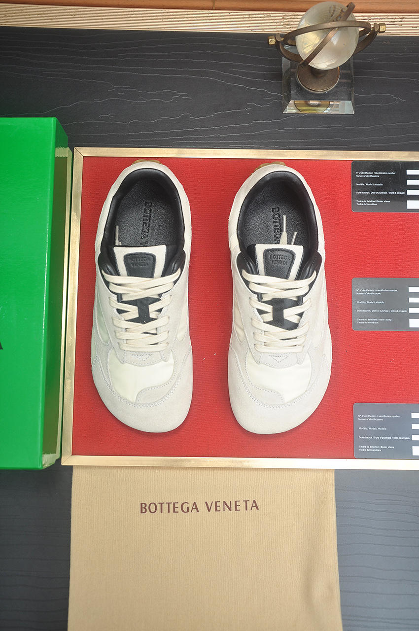 NO:350710,【Botteg Venetta(BV)】 (full cowhide lining) Exclusive new model Official website new model Top calf leather with upper and higher upper Delicate feel Luxurious texture Tailored for exquisite men Creating noble aura Detailed and regular Mark hand stitching Smooth lines Full cowhide inner Comfortable sweat washing 38-44,,bottega veneta,bottega veneta,cowhide19860909【Botteg Venetta(BV)】（全牛皮内里）独家新款 官网新款 鞋面以上乘的顶级小牛皮制作 细腻的手感 流淌奢华的质感 为精致男士量身制作 铸就高贵气场 细致规整的马克手工缝线 流畅的线条 全牛内里 洗汗舒适 38-44,,bottega veneta,bottega veneta,cowhide,Men's shoes