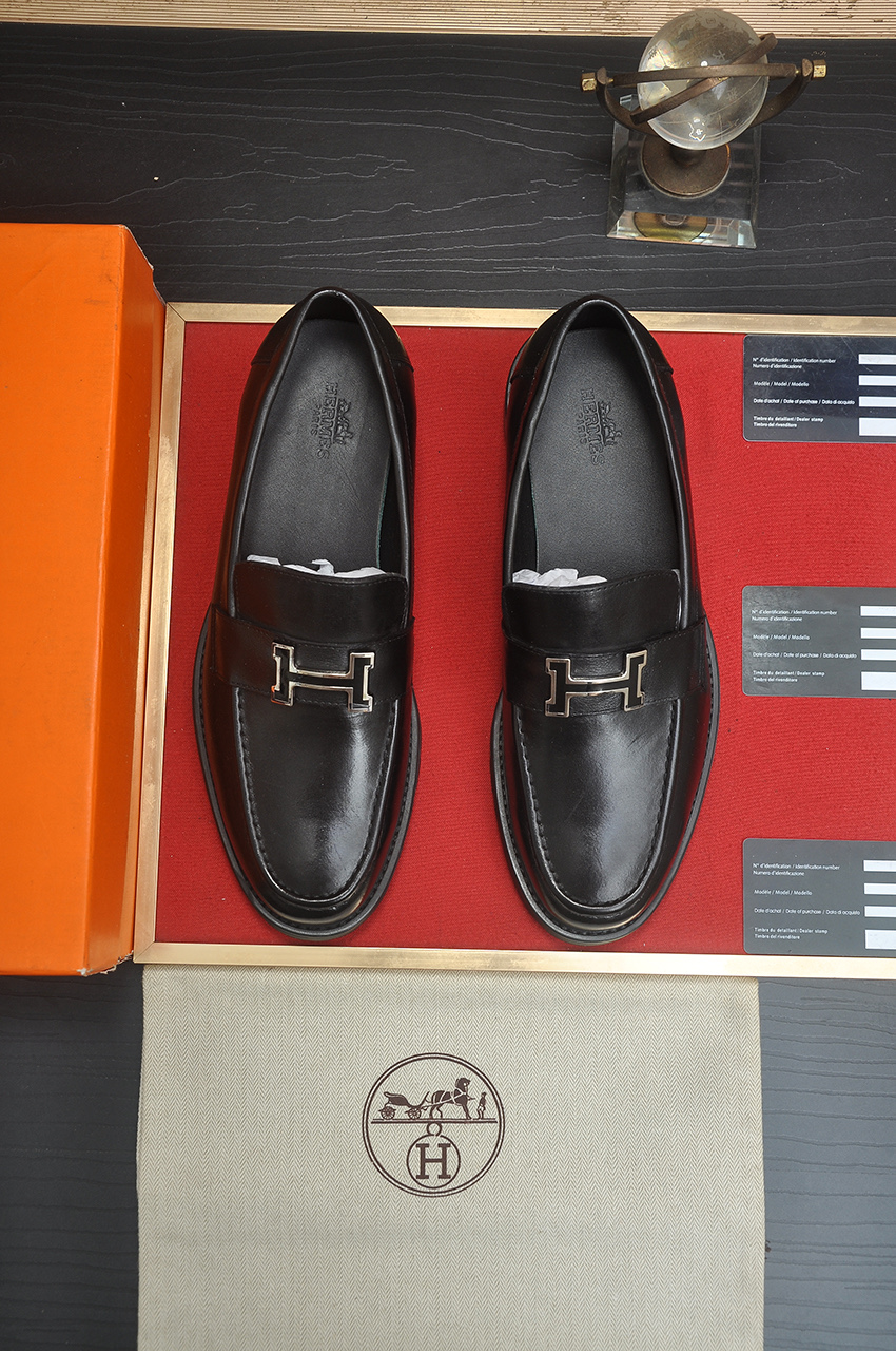NO:347789,【HERMES】(Cowhide inner lining) Italy's top luxury, it does not pursue novel styles and gorgeous colors, and attracts successful men's favor with its flawless, elegant and classic style. This is a very, very comfortable, simple and stable style that allows you to easily match any style!  The style is absolutely refined with the original cover 1:1, and we are even more perfect in terms of material. The inner texture of imported cowhide + cowhide is extraordinary!  Code count 38-45 (45 customization), hermes, hermes, cowhide19860909【爱马仕 HERMES】（牛皮内里）意大利顶级奢侈他不追求新奇的款式和华丽的色彩,以其完美无瑕、优雅、经典的风格吸引着成功男士的青睐正装皮鞋 这款非常非常舒适,简洁稳重的款式让您轻松搭配任何风格！版型绝对原版套楦1:1精制,材质方面我们更是精益求精,进口牛皮+牛皮内里质感非凡！码数38-45(45定制),,hermes,hermes,cowhide,Men's shoes