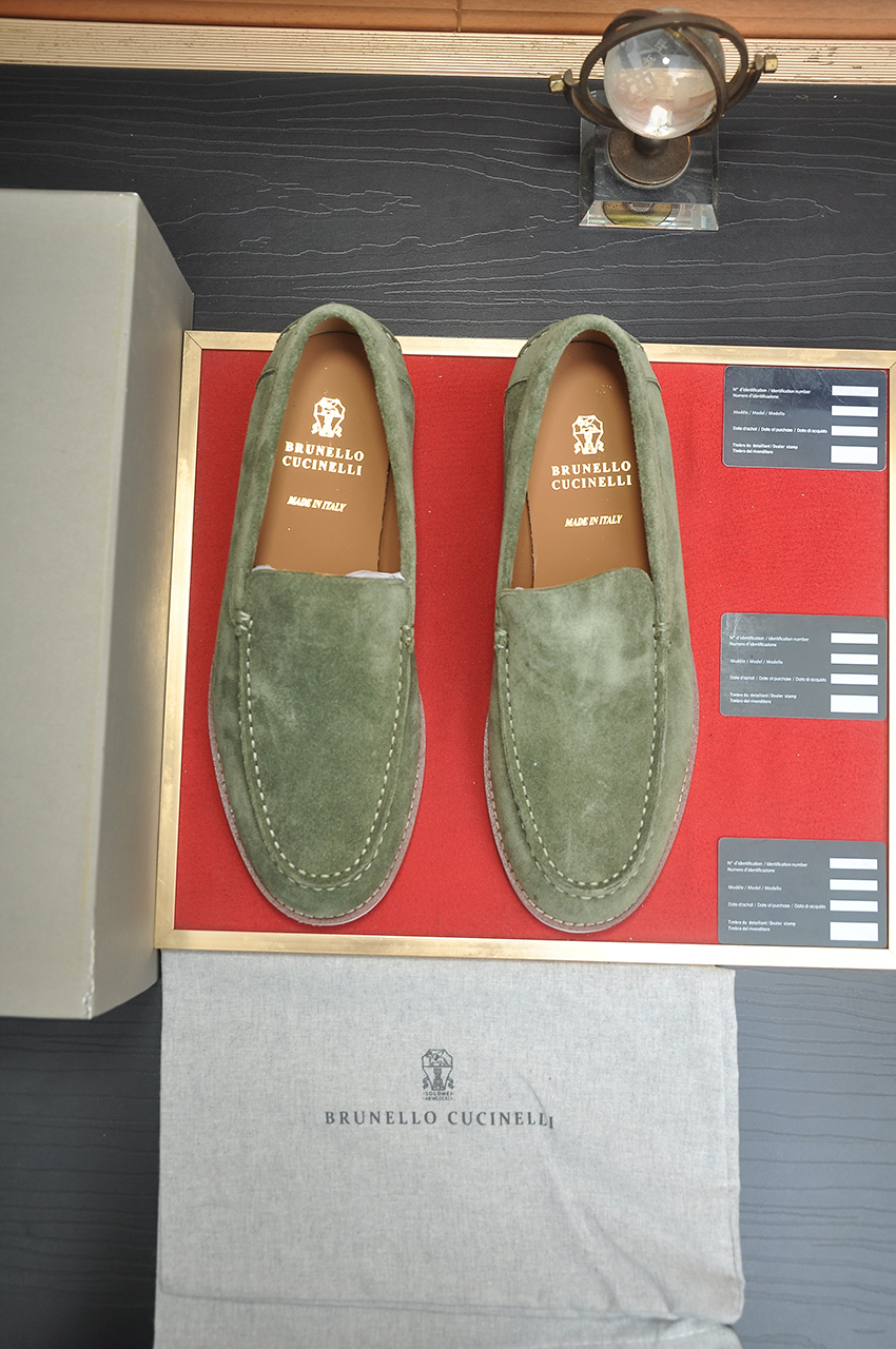 NO:351641,The new Brunello Cucinelli men's casual foot-covered loafers are available simultaneously on the official website. This BC's non-tide-down rubber sole calfskin has super soft grain pattern and pleasant touch. Rubber outsole, all cowhide, heavy-duty leather shoe size: 39-44 (38 45 46 47 Customized non-return and exchange) with original packaging box + dust bag, brunello cucinelli, loafers, cowhide19860909新款Brunello Cucinelli男士休闲套脚乐福鞋 官网同步发售.这款BC不退潮感的胶底 小牛皮具有超柔软粒纹和怡人触感的特色.橡胶大底 内里垫脚全牛皮 重工打造 皮鞋码数:39-44（38 45 46 47 定制不退换）配原版包装盒+防尘袋,,brunello cucinelli,loafers,cowhide,Men's shoes