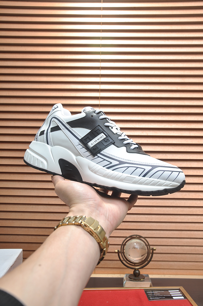 NO:354811,[GIVENCHY.Givenchy] The counter is sold simultaneously with the uppers of the Italian imported brand logo printed fabric, which shows luxury, breathable pigskin inner lining and double-layer combination, feel comfortable to the feet, the sole is originally specially supplied with air cushion sole, lightweight, comfortable, free entry and exit of the counter. Number of 38-44, counter packaging.,, ​​givennchy, givennchy, given19860909【GIVENCHY.纪梵希】专柜同步发售鞋面意大利进口品牌logo印花布匹尽显奢华,透气猪皮内里加上双层组合,脚感舒适,鞋底原厂特供气垫大底,轻便,舒适,随意进出专柜 码数38-44,专柜包裝.,,givenchy,givenchy,Men's shoes