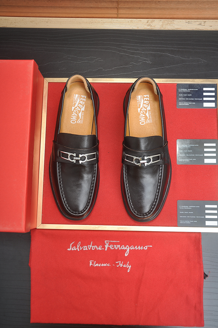 NO:352180,[Fellag Screen] (full cowhide inner lining) casual formal men's shoes purchased by Hong Kong counters was disassembled. After more than a month of careful research, we strive to achieve a perfect reproduction from materials to details. Imported calfskin on the upper, made by hand in Dongguan factory, trustworthy and good quality. Standard code 38-45 (45 customized), cowhide19860909【菲拉格幕】（全牛皮内里）休闲正装男鞋香港专柜采购原版拆解,历经1个多月用心研制,务求从用料到细节做到一比一完美复刻,鞋面进口小牛皮,,东莞大厂纯手工打造,值得信赖好品质看得到.标准码38-45（45定做）,,cowhide,Men's shoes