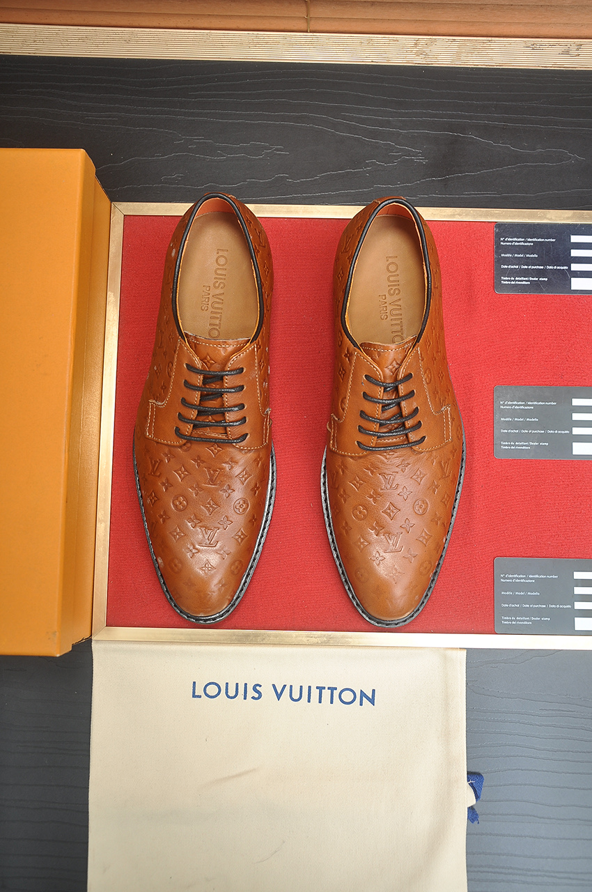 NO:354279,【LV】 (full high-end Yang Neili) LV latest genuine leather business suit shoes are on the market simultaneously, imported from Italy, made of first layer cowhide one to one, 1:1 rubber sole on the official website. It is versatile, high-end and classy, ​​and the color combination is extraordinary. This four-season model is charming when worn on the feet. Standard code 38-45 (customized for 45), louis vuitton, business suit, cowhide19860909【LV】（全高端羊内里）LV最新真皮商务西装鞋官网同步上市,意大利进口 头层牛皮一比一重金打造,官网1:1橡胶大底.穿着百搭,高档不失档次,彩色搭配气度不凡.此款四季款,穿在脚上魅力四射尽显大牌气质.标准码38-45（45定做）,,louis vuitton,business suit,cowhide,Men's shoes