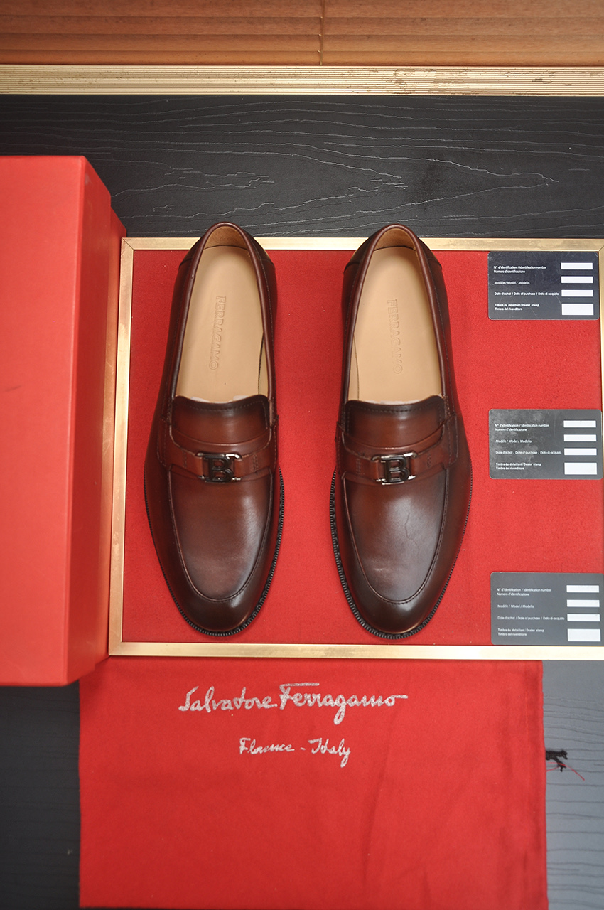 NO:828795,Factory [Ferragamo/Ferraga Curtain] The latest model in the counter is original imported high-quality cowhide with open edges + imported cowhide lining + original luxury metal buckle + original combination outsole, no pressure, 38--45 (45 is custom-made and cannot be returned or exchanged),,ferragamo,cowhide19860909厂【Ferragamo/菲拉格幕】专柜最新款原版进口开边上乘牛皮+进口牛皮内里+原版奢华金属扣+原版组合大底对比无压力 38--45(45定做不退换),,ferragamo,cowhide,Men's shoes