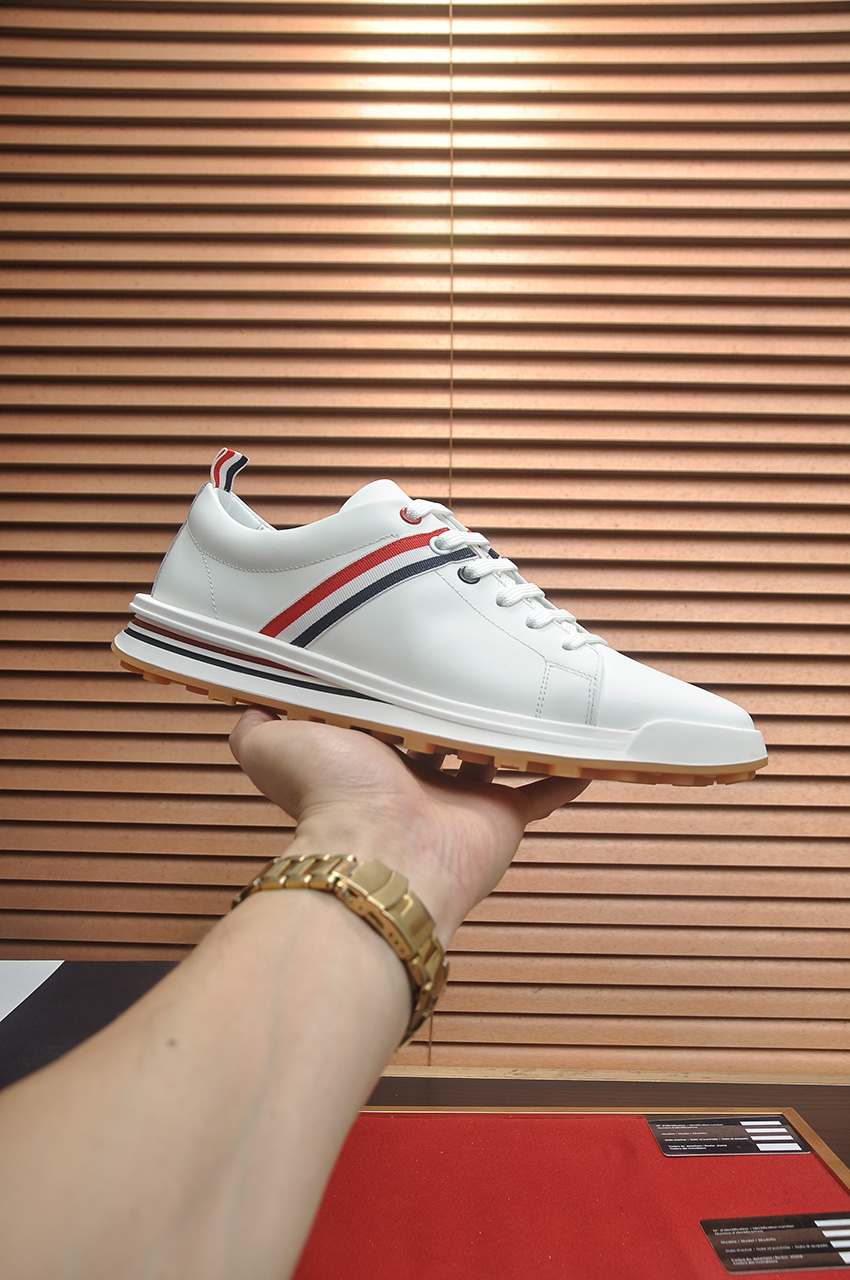 NO:350433,[THOM BROWNE (Tom Brown)] TB official website same model [Deei] original single popular sneakers, top layer cowhide plus breathable fabric 11 original board, cowhide inner shoe body accessories one to one, counter quality, you are also worried about wearing shoes, then you are your best choice!  38-44, both sports and leisure!  ,thom browne,sneakers,cowhide19860909【THOM BROWNE（汤姆.布朗）】TB官网同款[得意]原单爆款运动鞋 头层牛皮加透气布料11原板 牛皮内里鞋身配件一比一开模 专柜品质 亲们你还为穿着搭配鞋发愁那这款鞋你就是你不二的选择！38-44,运动休闲两不误哦！,,thom browne,sneakers,cowhide,Men's shoes