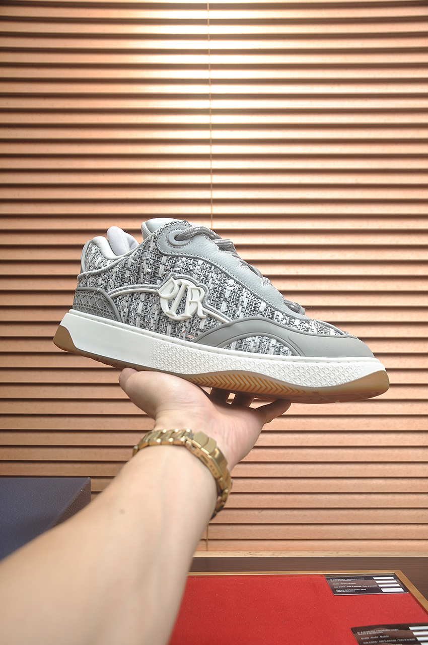 NO:604516,(Top original order) Brand Dior (Dior) Standard men's size 39-44 (45 customized) The same model as the official website. Materials are spliced ​​with top original cowhide. Original wear-resistant and lightweight outsole. Style category trendy fashionable casual shoes. Distinguished luxury brand elements. Top luxury. Color: actual picture color, dior, dior, cowhide19860909（顶级原单） 品牌Dior（迪奥） 标准码男码39-44（45定制） 等级官网同款 材料顶级原版牛皮拼接而成 原版耐磨轻便大底 款式类别潮流时尚休闲鞋 尊贵奢侈品大牌元素顶级奢华 颜色实物图片色,,dior,dior,cowhide,Men's shoes