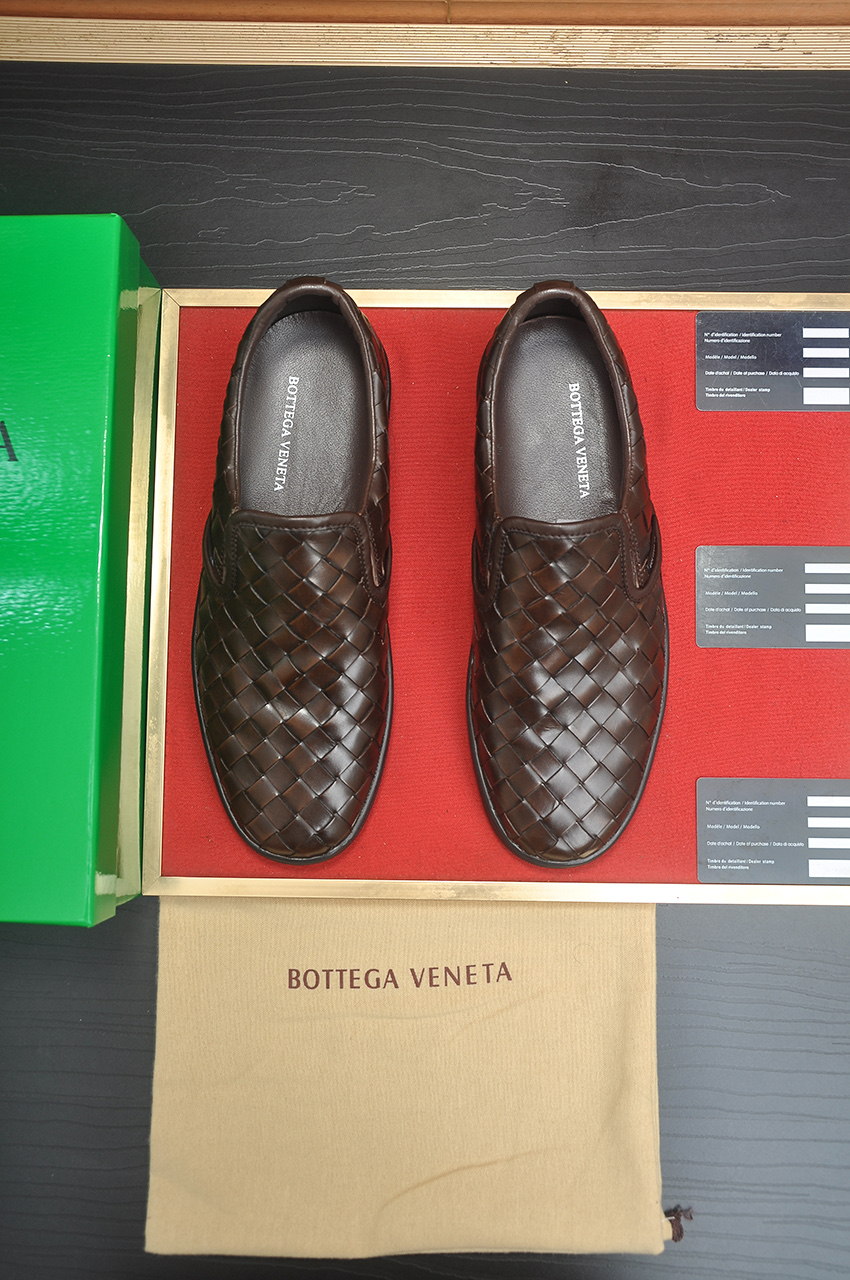 NO:556810,[BV] Official website of men's shoes, cowhide braided lining, cowhide rubber outsole counter, 1:1 quality, every successful man's identity sets off his feet with a sense of stability, high-end custom counter, original copy, imported cowhide, purely hand-woven, no matter the wind or rain, the shoe last remains unchanged, the verification code number is 39-45 (45 custom-made),,bottega veneta,cowhide19860909【BV】 官网男鞋牛皮编织内里牛皮橡胶大底专柜1:1品质 每一位成功男士的身份衬托上脚大气稳重高端定制专柜原版复刻进口牛皮纯手工编织不管风吹雨打鞋楦不变经得起时间的验证码数39-45(45定做),,bottega veneta,cowhide,Men's shoes