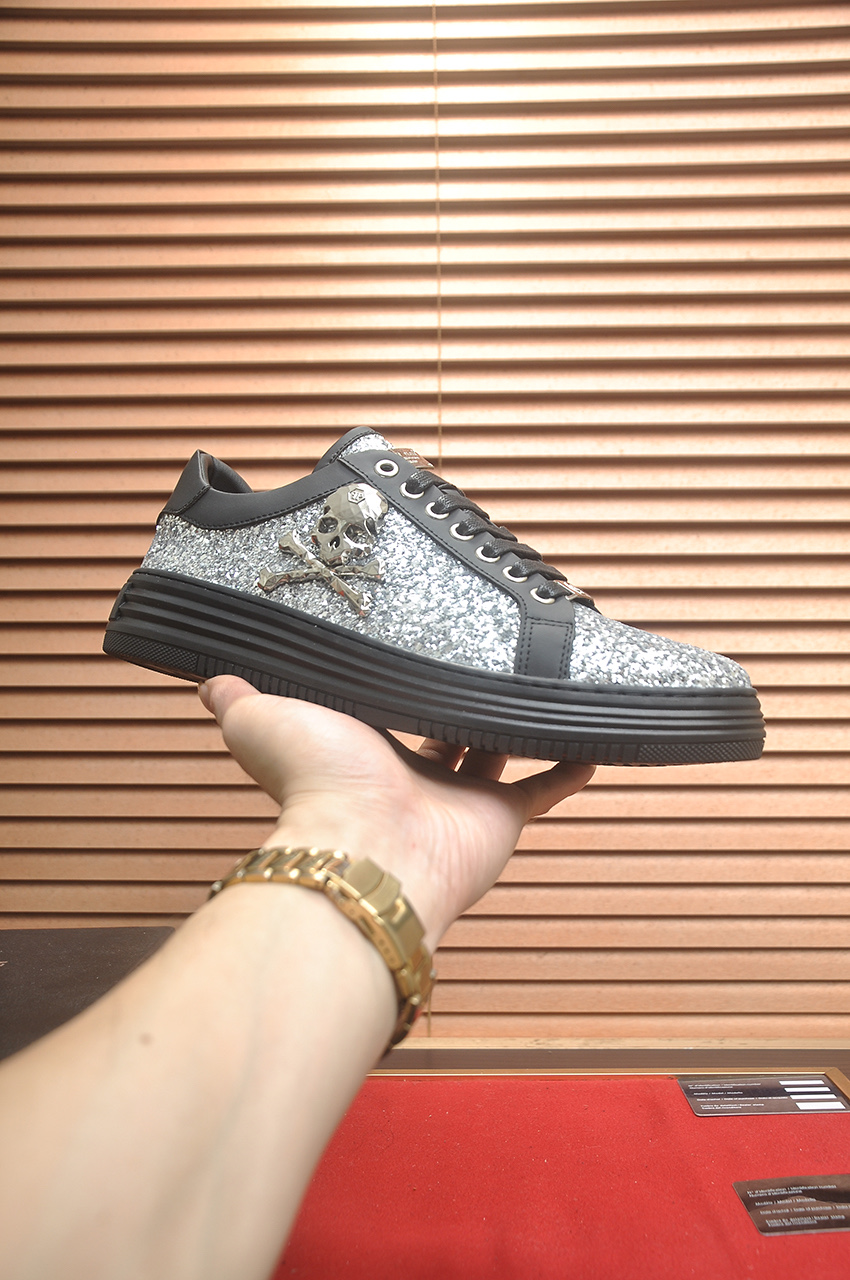 NO:557741,[PHILIPP PIEIN] (Full sheepskin lining) (Philip PLEIN) The latest original model from the official website, original first-grain calfskin fabric, original hardware reel, sheepskin lining [strong] fine workmanship, perfect last shape, code number: 38 to 45 (custom-made 45 is non-returnable),,PHILIPP PLEIN,cowhide,sheepskin19860909【PHILIPP PIEIN】（全羊皮内里）（菲利普普萊茵）官网最新款原版开模,面料原版头层粒面小牛皮,原版五金轱辘头,裡料羊皮内里[强]做工精细,完美楦型,码数:38到45(45定做不退换),,PHILIPP PLEIN,cowhide,sheepskin,Men's shoes