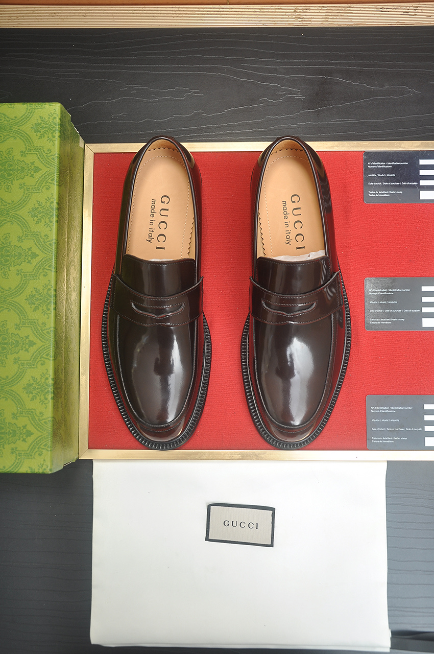 NO:557753,Italy's top luxury men's shoe giant (GUCCI) (Gucci) (full cowhide lining) has launched a new model with an original European style that is pleasing to the eye. In order to make the shoes more durable and non-deformable, the production continues to follow traditional methods, but there is still no lack of innovation. The leather is made of original sheepskin, which is smooth, natural and extra bright. It is made of imported cowhide. The first choice of the wealthy 38-45 (custom-made for 45),,gucci,cowhide,sheepskin19860909意大利顶级奢侈男鞋巨头(GUCCI)（古奇）（全牛皮内里）新款报到原汁原味的欧式风格 赏心悦目为了让鞋子更加耐用不变形制作继续沿用传统做法 但仍然不乏创新皮质上选择原版羊皮 流畅自然 并格外光亮进口牛皮制作而成 土豪的第一选择 38-45(45定做),,gucci,cowhide,sheepskin,Men's shoes