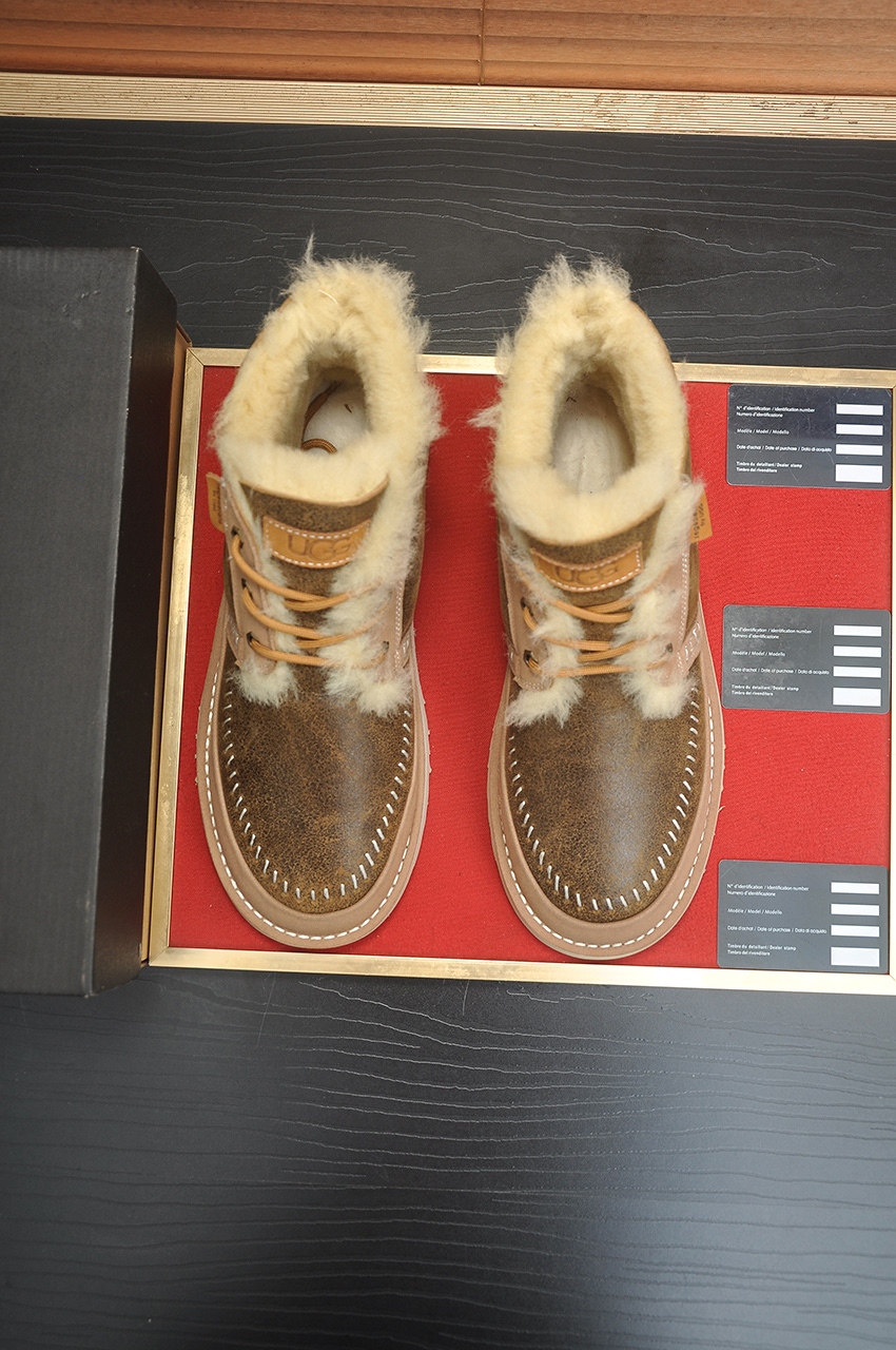 NO:588345,[UGG] (full wool lining) top-end high-quality fur integrated warm snow boots from Australia's warm luxury men's shoes brand, UGG-5877 official website synchronization, made of imported cowhide, carefully sewn. Imported rubber foam outsole (comfortable, soft, wear-resistant) The quality is really great. Exquisite workmanship, you can't put it down at first sight, optional sizes 39-44, boots, cowhide19860909【UGG】(全羊毛内里) 顶级高端品质皮毛一体保暖雪地靴来自澳洲温暖奢侈品牌男鞋,UGG-5877官网同步、采用进口牛皮制作,精心缝制而成..进口橡胶发泡大底（舒适、柔软、耐磨）质量真心赞..做工精湛,一看就爱不释手,可选39-44码,,boots,cowhide,Men's shoes