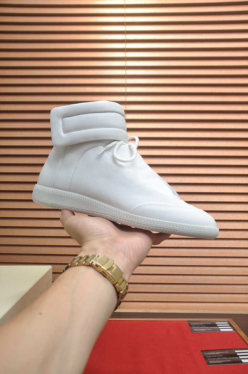 NO:588349,Product trademark Maison Margiela Men's casual shoes Regular size: 40-48 (47.48 custom-made, non-refundable) Product materials are selected from high-quality cowhide stitching upper, cowhide lining original rubber outsole, masion margiela,cowhide19860909商品商标马吉拉 Maison Margiela 男款休闲鞋 正码码数: 40-48（47.48定做不退换） 商品材料精选优质牛皮拼接鞋面 牛皮内里原版橡胶大底,,masion margiela,cowhide,Men's shoes