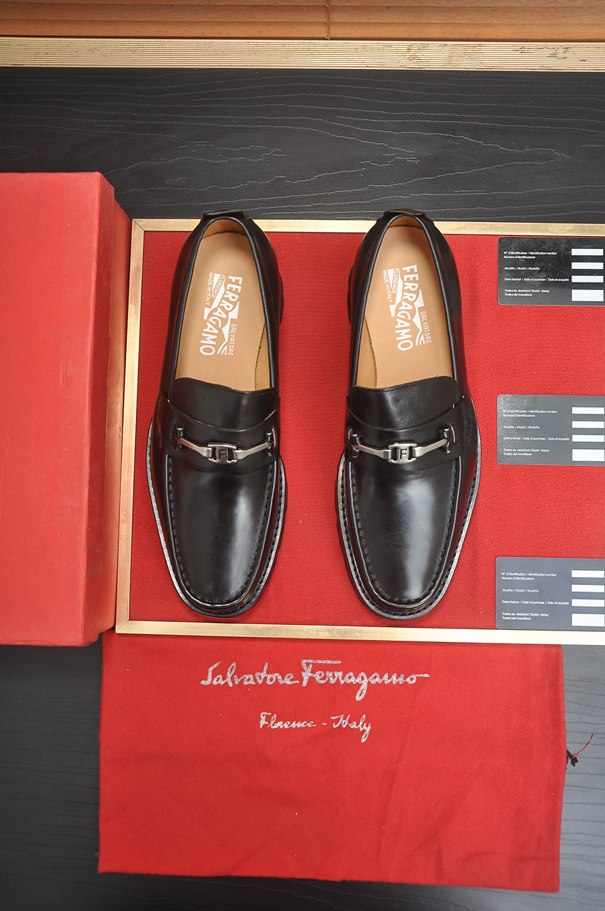 NO:620950,[Ferragamo/Ferraga Curtain] The latest model in the counter is the original imported high-quality cowhide with open edges + imported water-dyed cowhide lining + original luxury metal buckle + original combination outsole, no pressure, 38--45 (45 is custom-made and cannot be returned or exchanged),,ferragamo,cowhide19860909【Ferragamo/菲拉格幕】专柜最新款原版进口开边上乘牛皮+进口水染牛皮内里+原版奢华金属扣+原版组合大底对比无压力 38--45(45定做不退换),,ferragamo,cowhide,Men's shoes