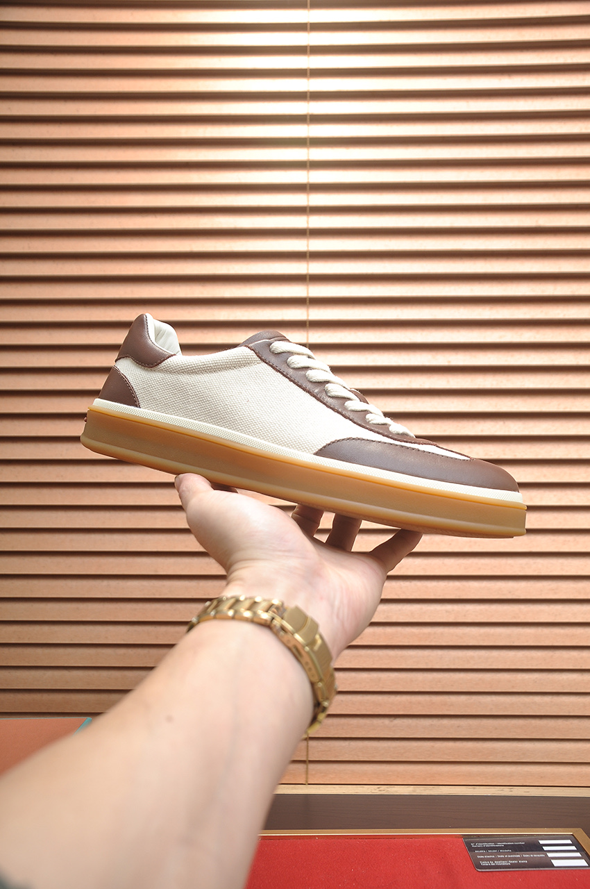 NO:779310,【】LP classic loafers, an Italian treasure brand, the only brand that can match Hermès!  Only after wearing it do we know that we can’t live up to our feet. The upper is imported cashmere, and the water-dyed cowhide lining is cowhide for the feet. Official original glass rubber outsole, pendant. Exclusive original packaging (tag brand paper outer box handbag) code size 38-45, hermes, loro piana, loafers, cowhide19860909【】lp经典乐福鞋,意大利宝藏品牌,唯一能和爱马仕匹配的品牌！穿了才知道不能辜负我们的双脚,鞋面进口小羊绒,水染牛皮内里牛皮垫脚 官方原版玻璃胶大底、吊坠.独家原版包装（吊牌品牌纸外盒手提袋）码数38-45,,hermes,loro piana,loafers,cowhide,Men's shoes