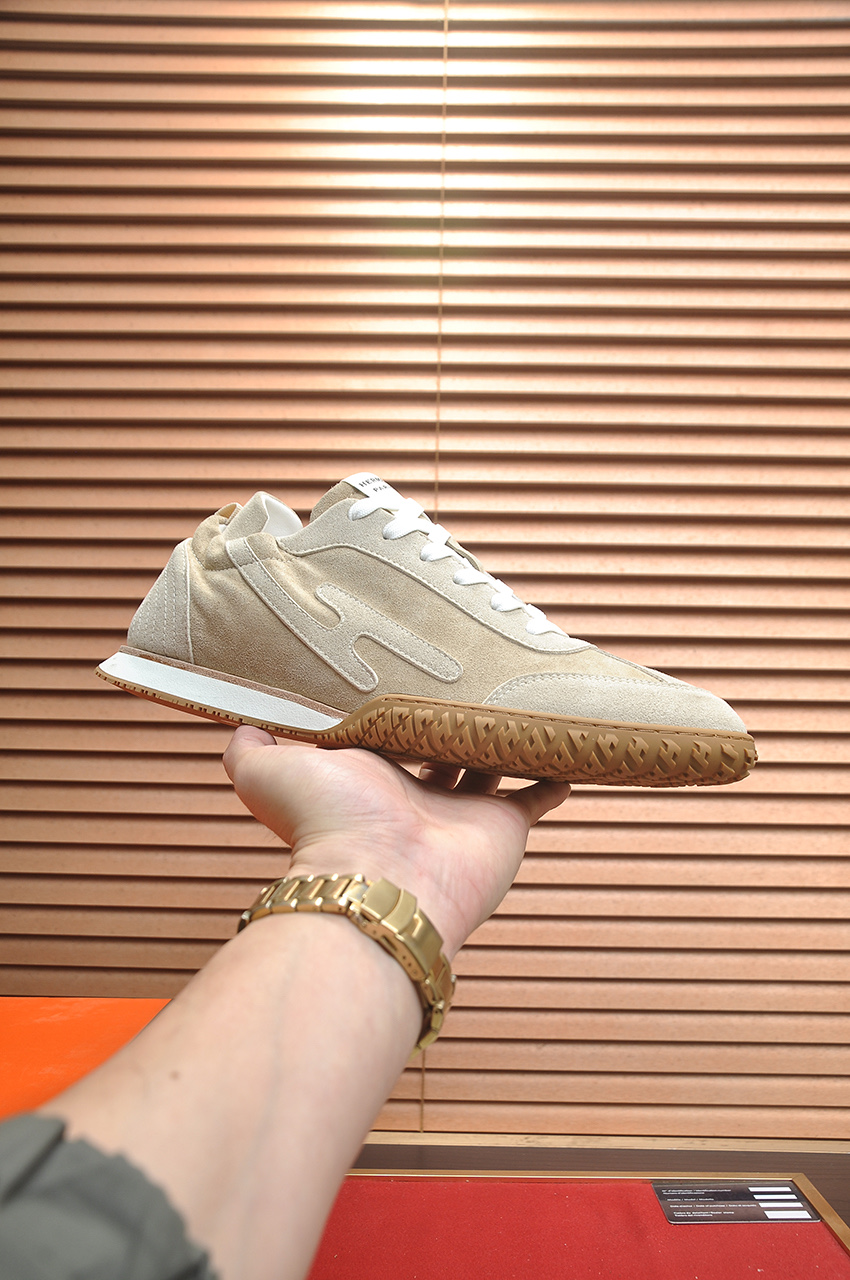 NO:704576,[Hermès] (sheepskin lining) popular counter original item!  The world's top brand...Luxury quality...//Fashion High-end upper-foot...gives you a low-key and luxurious comfort experience. The upper is made of pure first-layer cowhide imported from Italy...sweat-absorbent sheepskin lining..., comfortable and breathable, high-end and classy...luxury and noble!!  ..Original factory shipment [Embrace] stall..Original plate.Number of yards.39-45.,,hermes,cowhide,sheepskin19860909【爱马仕】（羊皮内里）爆款专柜原单货！世界顶级品牌..奢华品质....//时尚 上脚高档次 ..给你低调奢华的舒适体验.鞋面采用纯意大利进口原板头层牛皮..吸汗羊皮内里..,舒适透气,高端大气上档次..奢华尊贵! ！..代工厂出货 [拥抱]档口..原板.码数.39-45.,,hermes,cowhide,sheepskin,Men's shoes