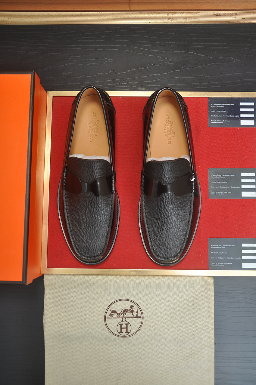 NO:704738,[HERMES] (cowhide lining) Italy's top luxury brand does not pursue novel styles and gorgeous colors. It attracts the favor of successful men with its flawless, elegant and classic style. Formal leather shoes. This very comfortable, simple and stable style allows you to easily match any style!  The pattern is absolutely 1:1 refined from the original last. In terms of materials, we strive for excellence. Imported cowhide + cowhide lining have extraordinary texture!  .Code number 39-45(45 customized),,hermes,hermes,cowhide19860909【爱马仕 HERMES】（牛皮内里）意大利顶级奢侈他不追求新奇的款式和华丽的色彩,以其完美无瑕、优雅、经典的风格吸引着成功男士的青睐正装皮鞋 这款非常非常舒适,简洁稳重的款式让您轻松搭配任何风格！版型绝对原版套楦1:1精制,材质方面我们更是精益求精,进口牛皮+牛皮内里质感非凡！.码数39-45(45定制),,hermes,hermes,cowhide,Men's shoes