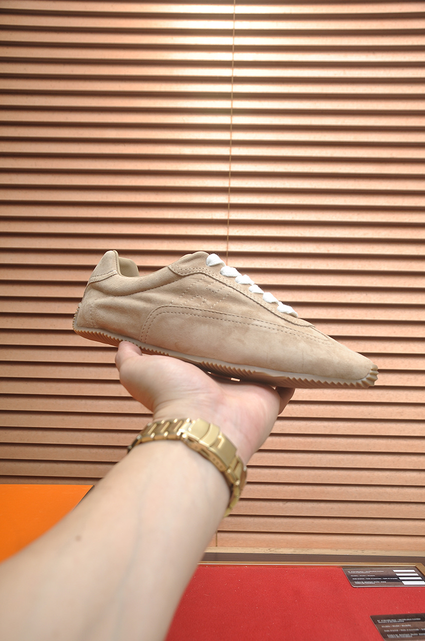 NO:745563,Top version!  (Couple model) Hermes casual shoes!  H family 26ss spring new moral training shoes!  Suspension boot shape + British retro design, classic and attractive!  The original inverted mold last, the ultimate 1:1 shape h is soft and delicate, showing an exquisite texture!  Open the mold to customize the A-level high-density private mold outsole with luxurious packaging!  Code number 35-45, 45 customized, hermes, hermes, boots19860909顶级版本！（情侣款） Hermes 爱马仕休闲鞋！H家26ss春季新款德训鞋板鞋！经楦靴型+英伦复古设计,经典耐看！原版倒模楦型,极致1:1形体h柔软细腻,呈现出精致质感！ 开模定制A级高密私模大底,奢华包装！ 码数35-45,45定做,,hermes,hermes,boots,Men's shoes