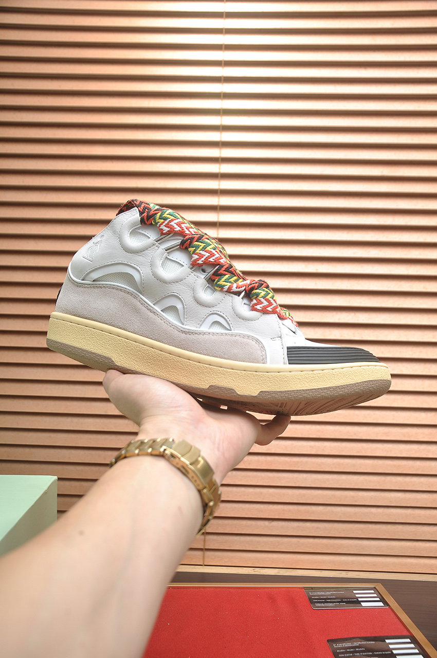NO:778189,[LANVIN] The latest lace-up fashionable casual sneakers for couples. High-quality CLAY couple series. The latest trend of the season. Many bloggers have planted grass and purchased the original molds for customization. The upper and outsole are sewn with mark threads without edge sealing. Multiple materials splicing and combination design. Very versatile, fashionable and casual wear. Comfortable on the feet. Recommended for personal use.  Cowhide upper + cow suede + breathable mesh lining, foot pads, cowhide, exclusive original molded rubber outsole with clear logo, standard size for couple, female 36-40, male 38-44.,,cowhide19860909【LANVIN浪凡】最新系带时尚休闲情侣板鞋 高品质CLAY情侣系列 当季最新潮品 众多博主纷纷种草 入购原版开模定制 鞋面和大底马克线串线缝制不封边工艺 多种材质拼接组合设计 非常百搭时尚休闲穿搭 上脚舒适 自留推荐 鞋面牛皮+牛反绒+透气网内里垫脚牛皮独家原版开模清晰logo橡胶大底情侣标准码女36-40,男38-44.,,cowhide,Men's shoes